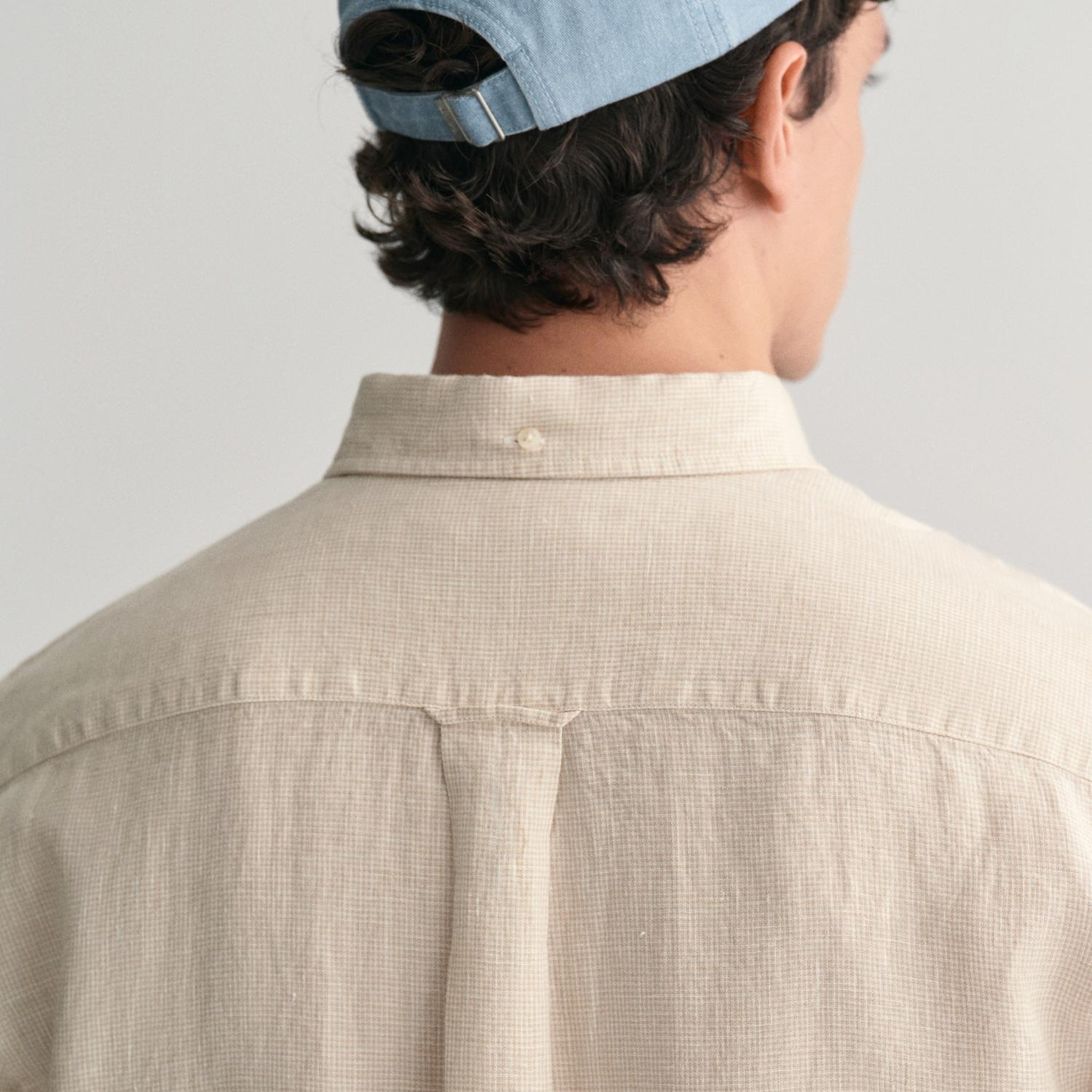 GANT Erkek Bej Regular Fit Düğmeli Yaka Kareli Keten Gömlek