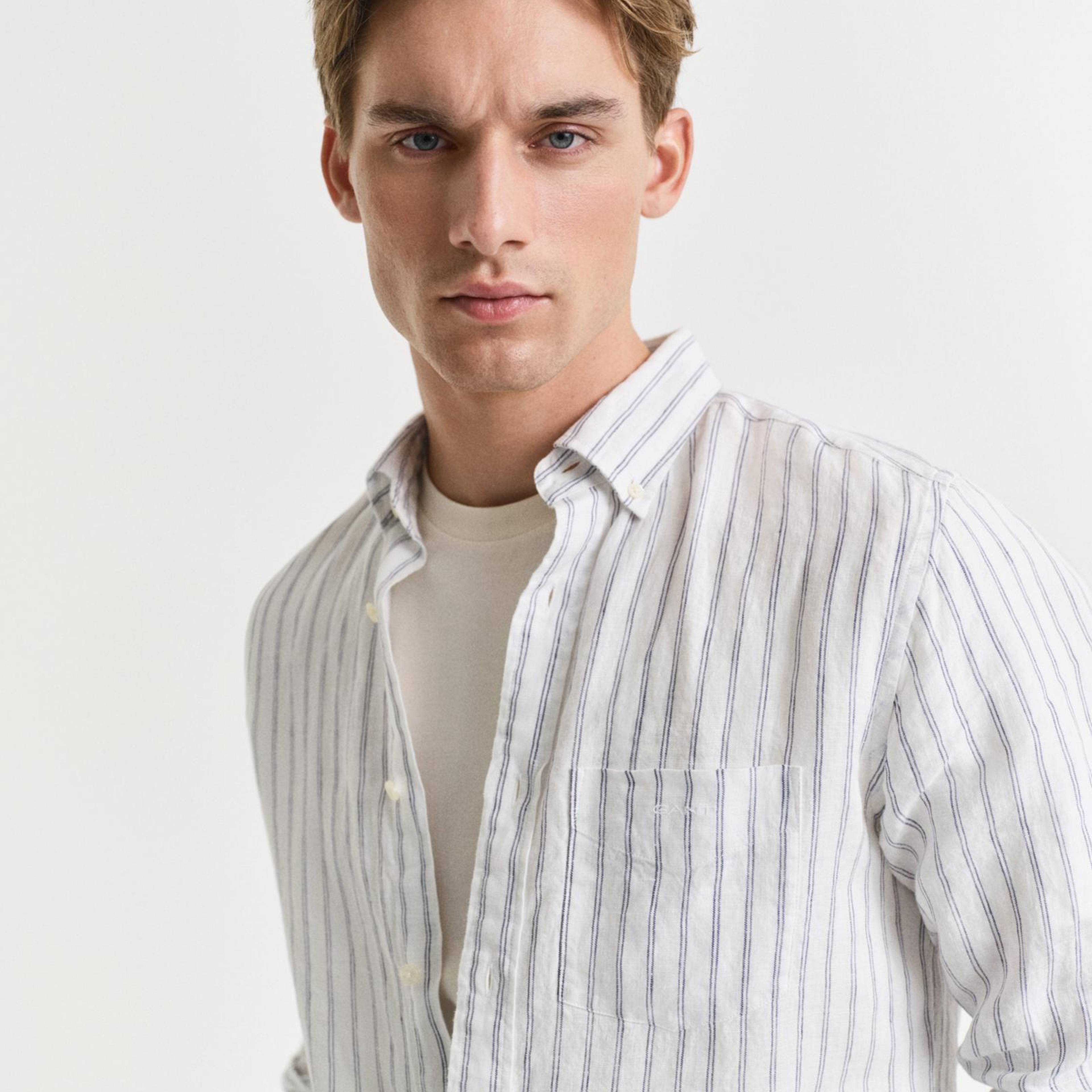 GANT Erkek Beyaz Regular Fit Düğmeli Yaka Çizgili Gömlek