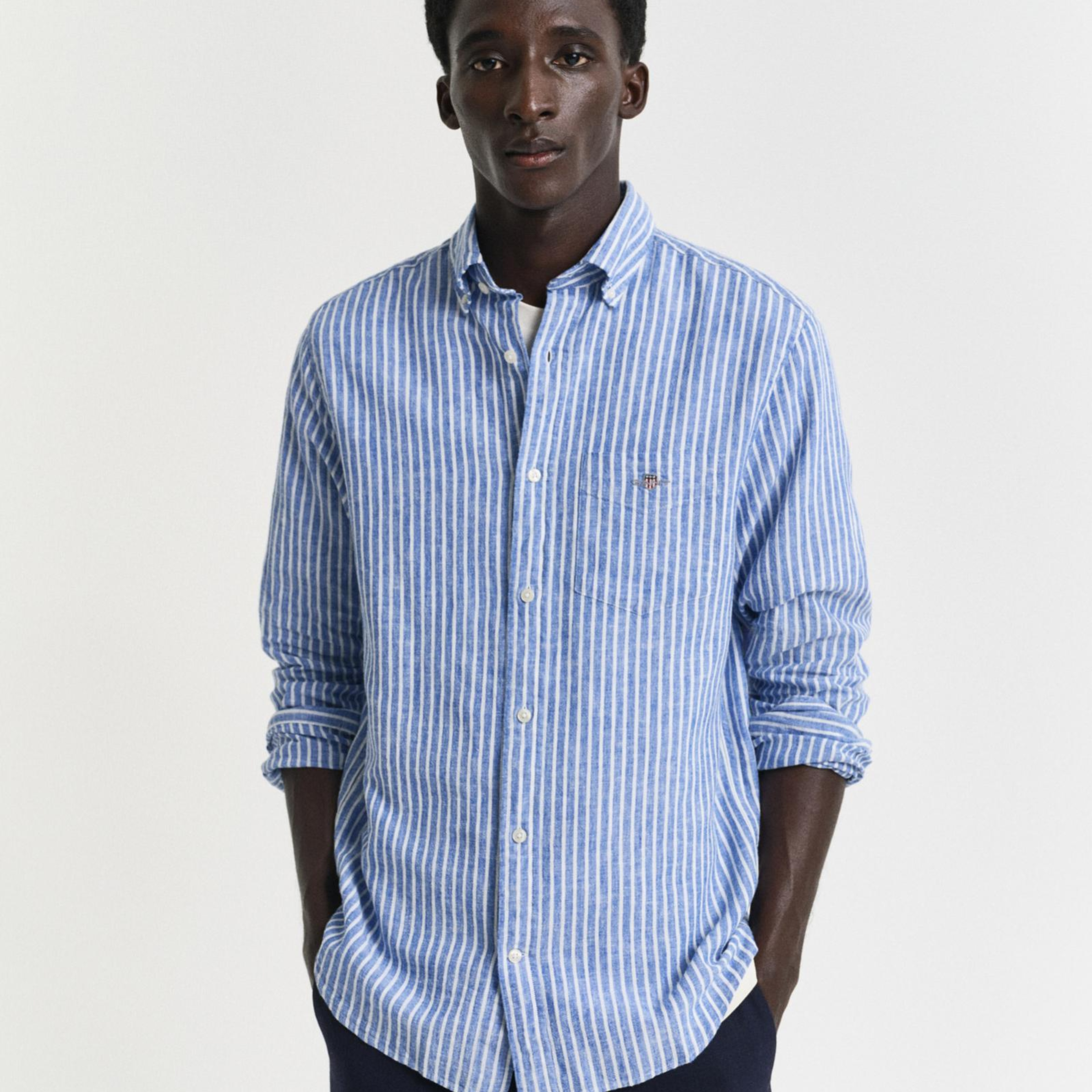 GANT Erkek Lacivert Regular Fit Düğmeli Yaka Çizgili Keten Gömlek