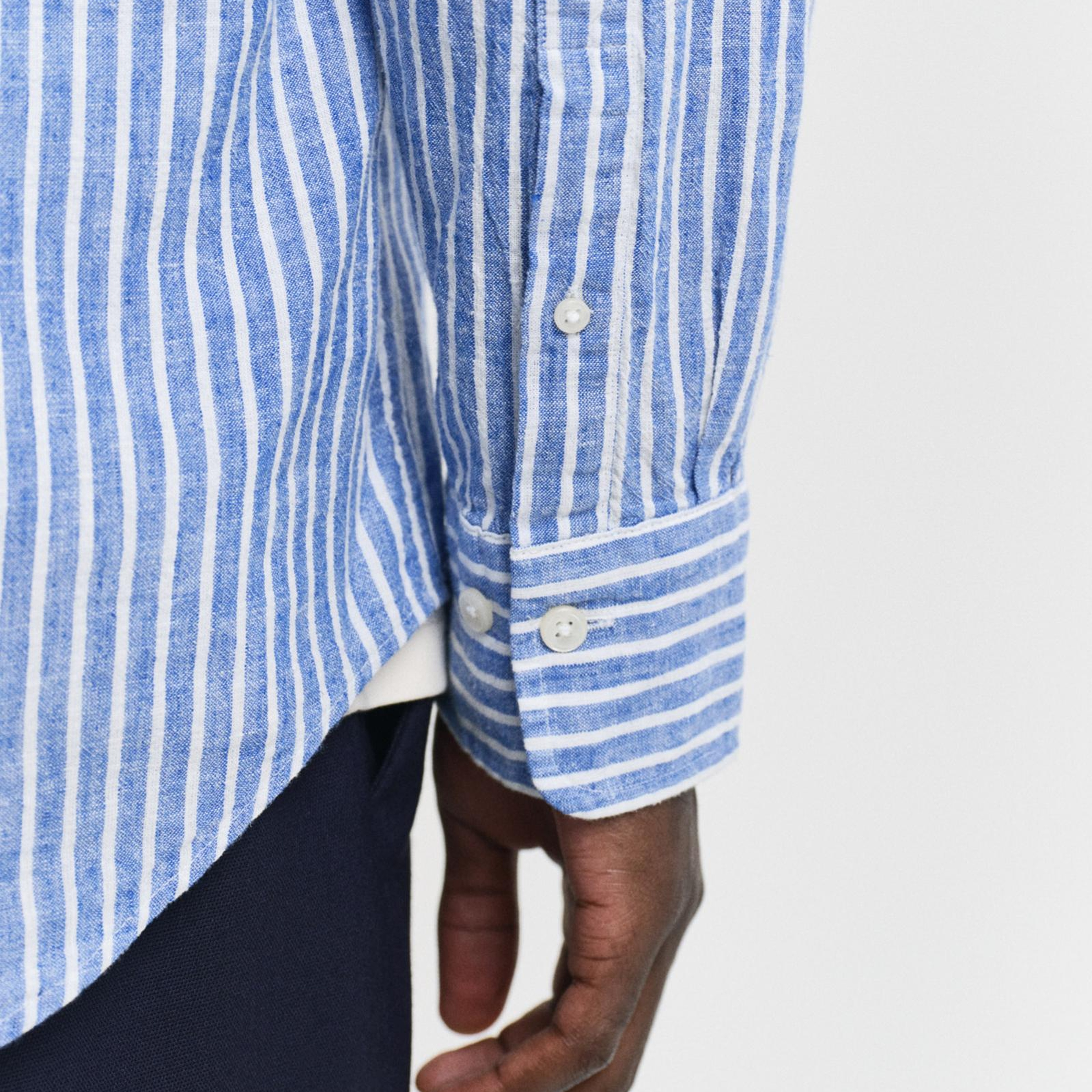 GANT Erkek Lacivert Regular Fit Düğmeli Yaka Çizgili Keten Gömlek