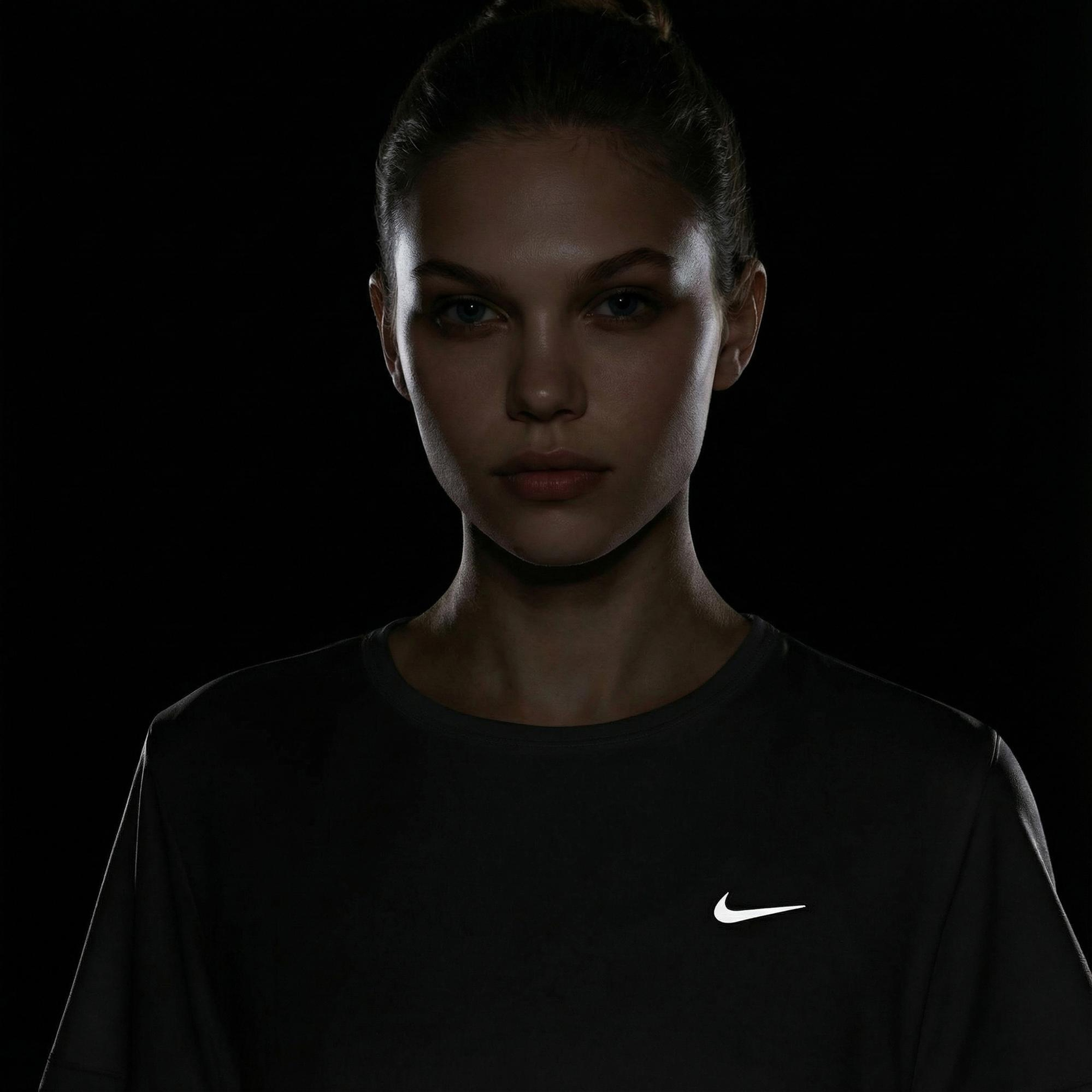 Nike Tempo Dri-Fit Kadın Beyaz T-Shirt