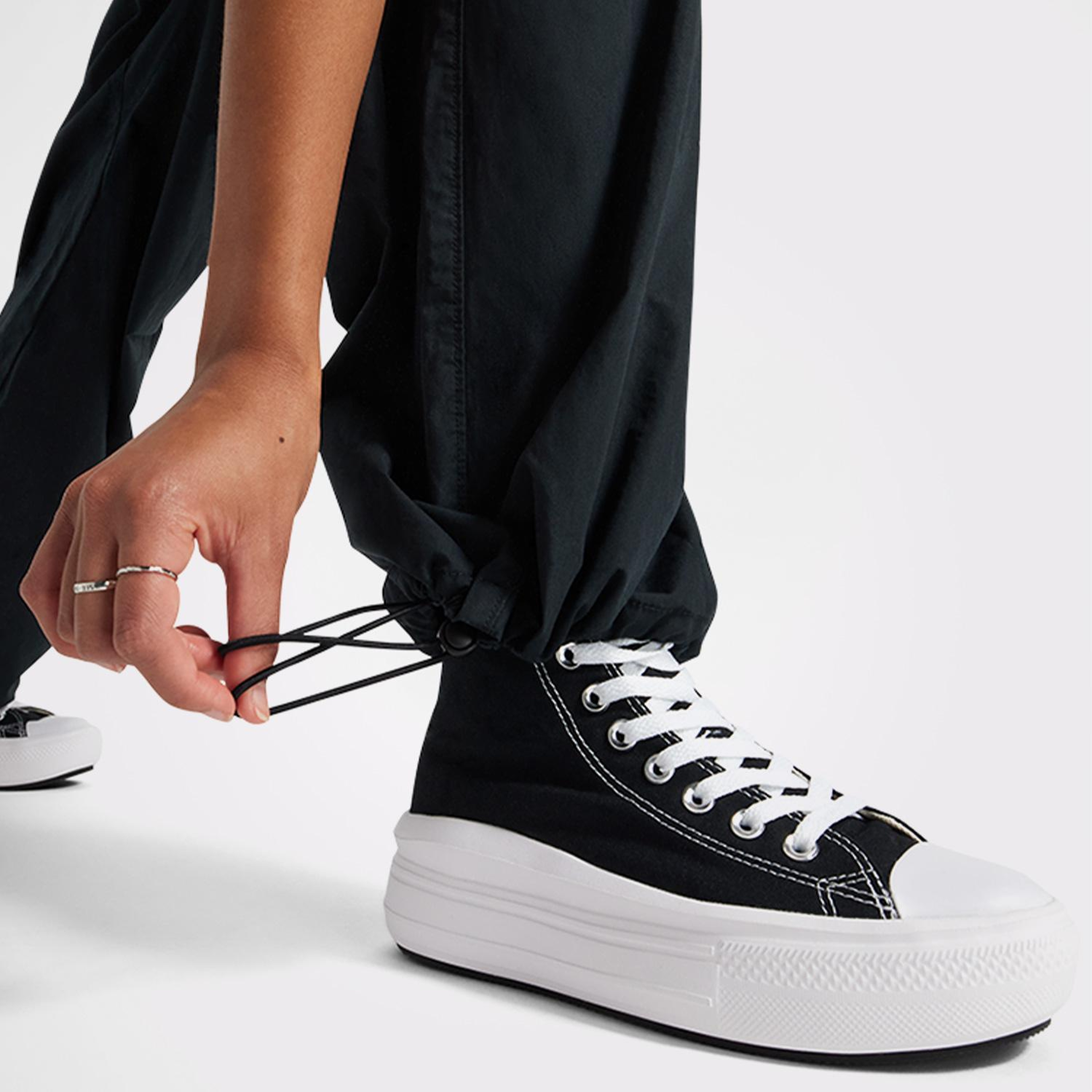 Converse Kadın Siyah Paraşüt Pantolon