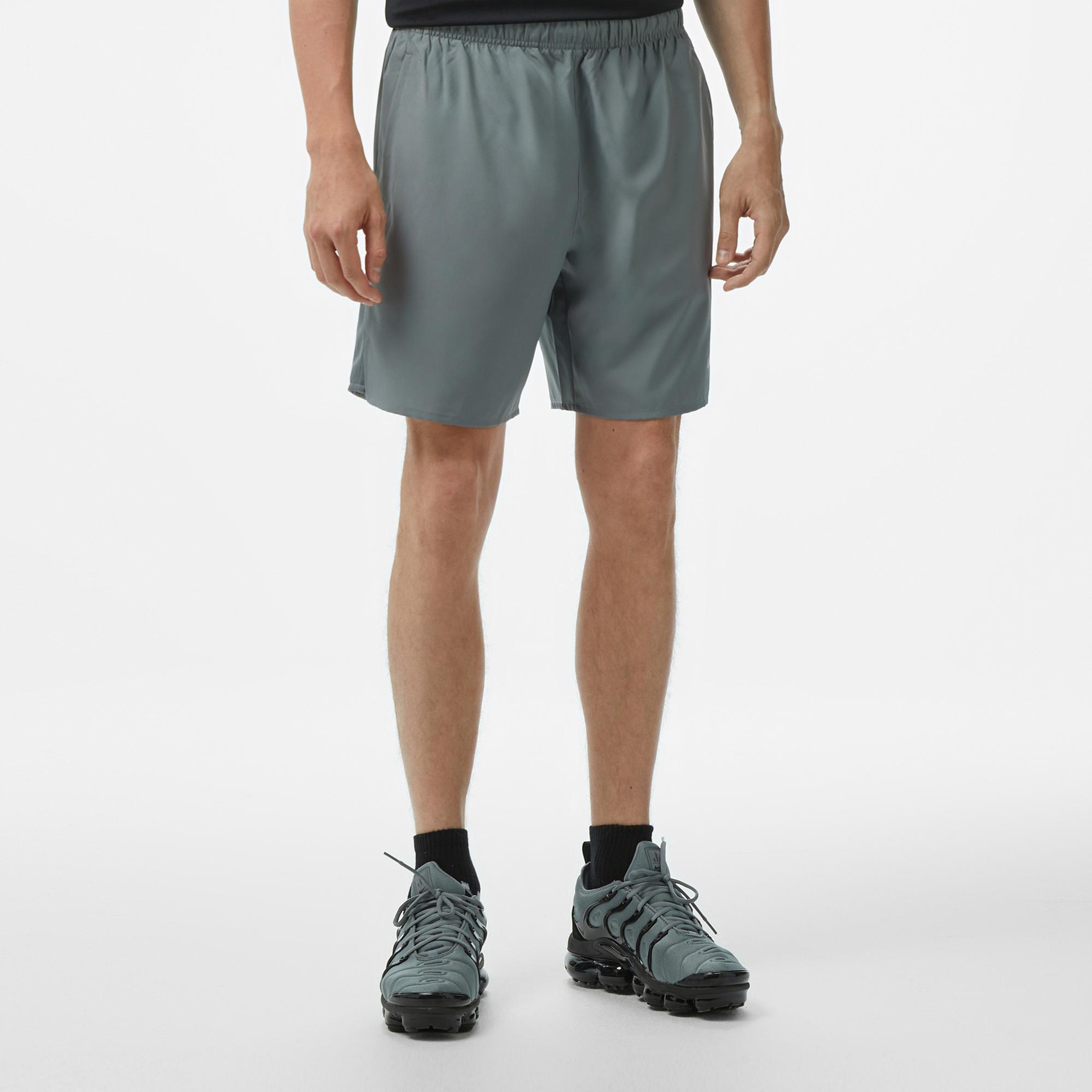 Nike Dri-Fit Challenger 18 cm Erkek Gri Şort