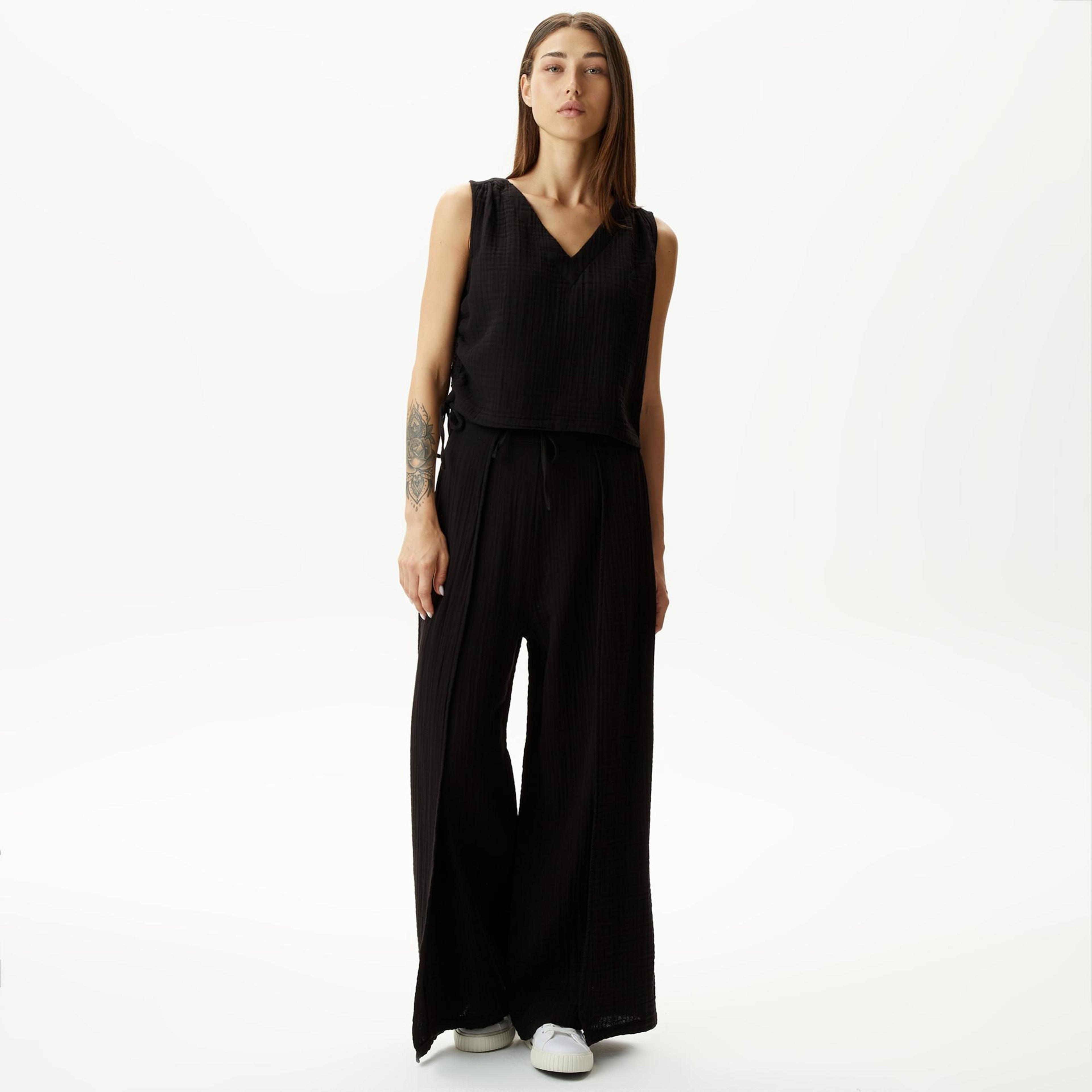 Nautica Kadın Siyah Kolsuz Bluz