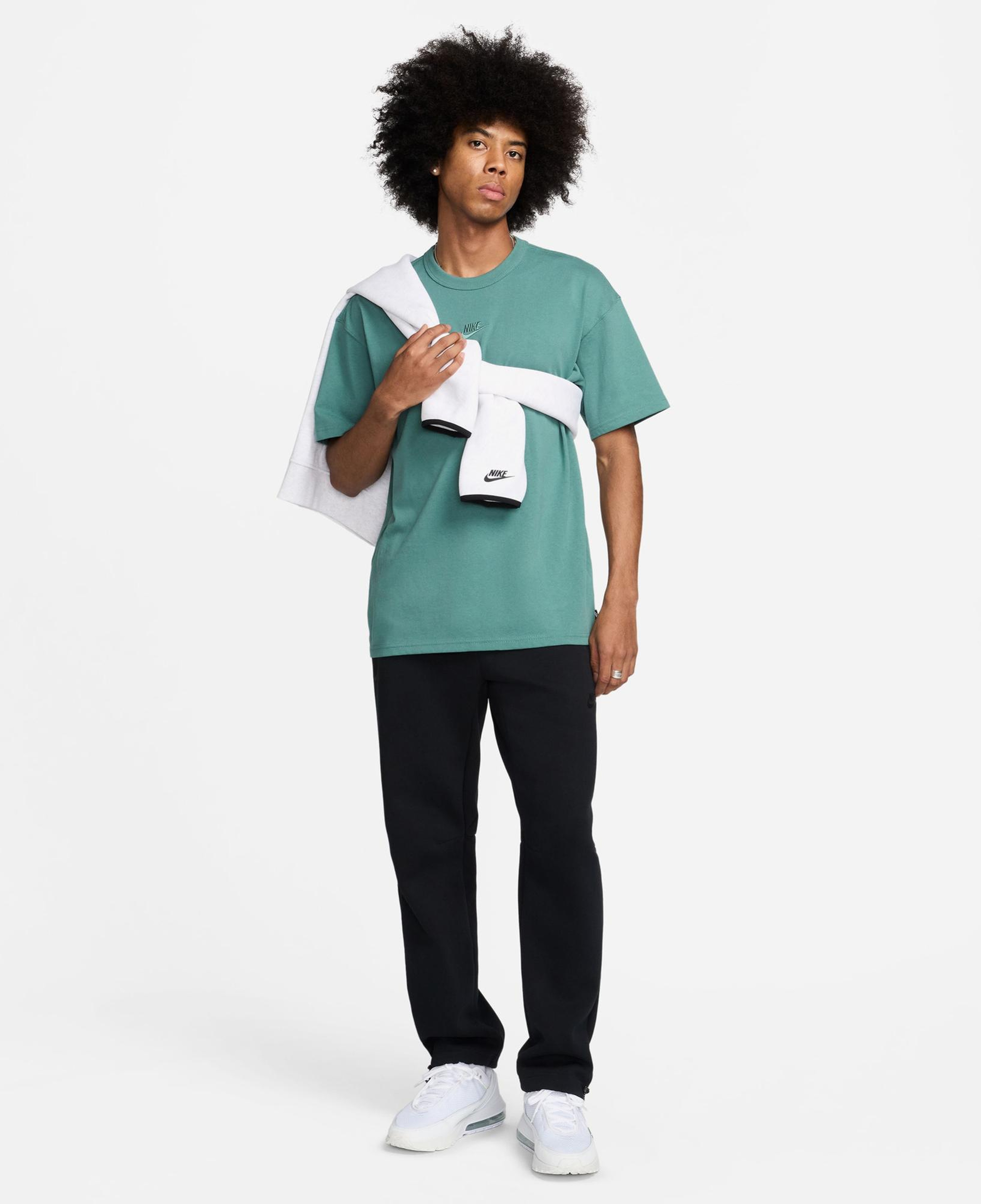 Nike Sportswear Premium Essentials Erkek Yeşil T-Shirt