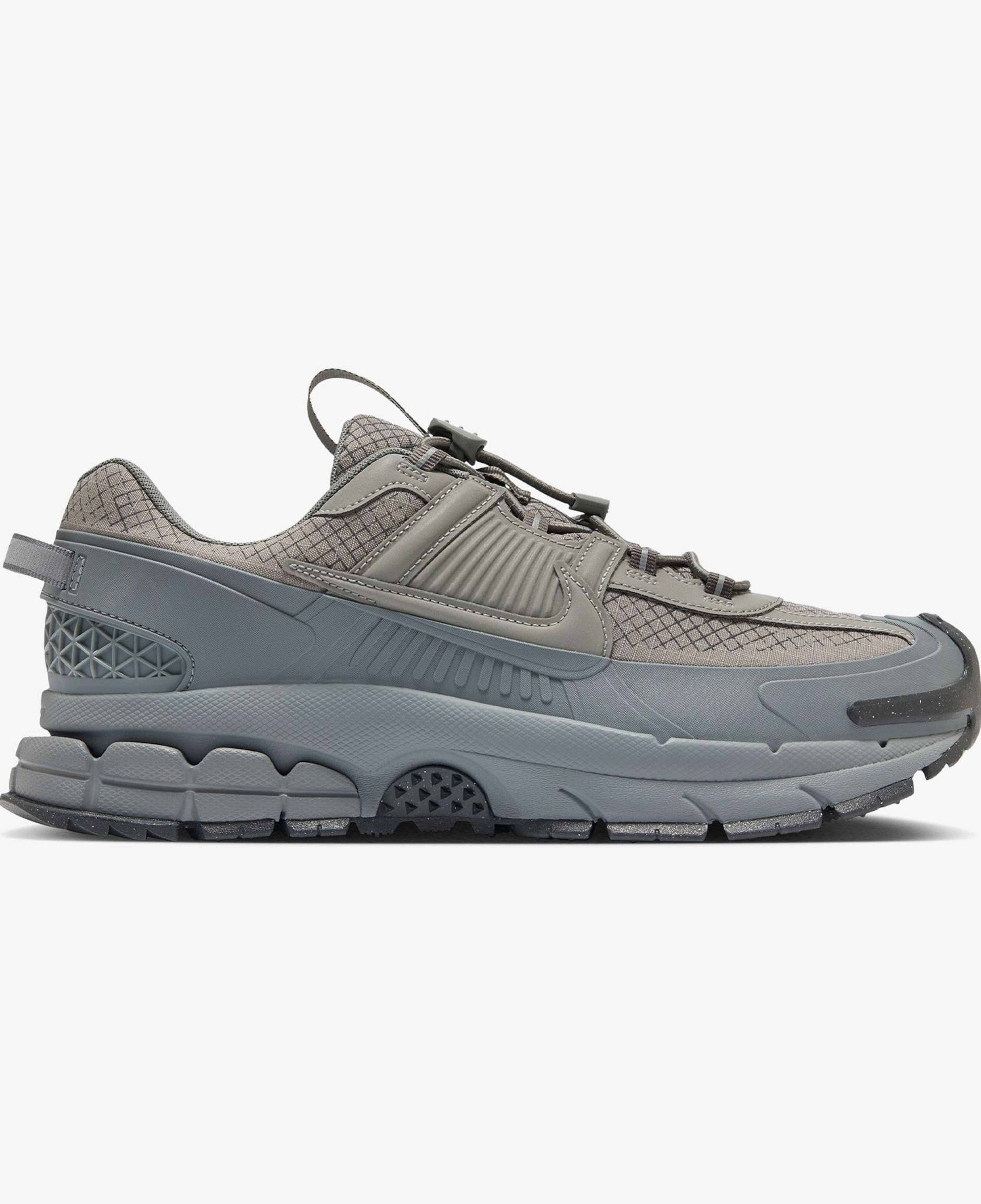 Nike Zoom Vomero Roam Erkek Gri Spor Ayakkabı
