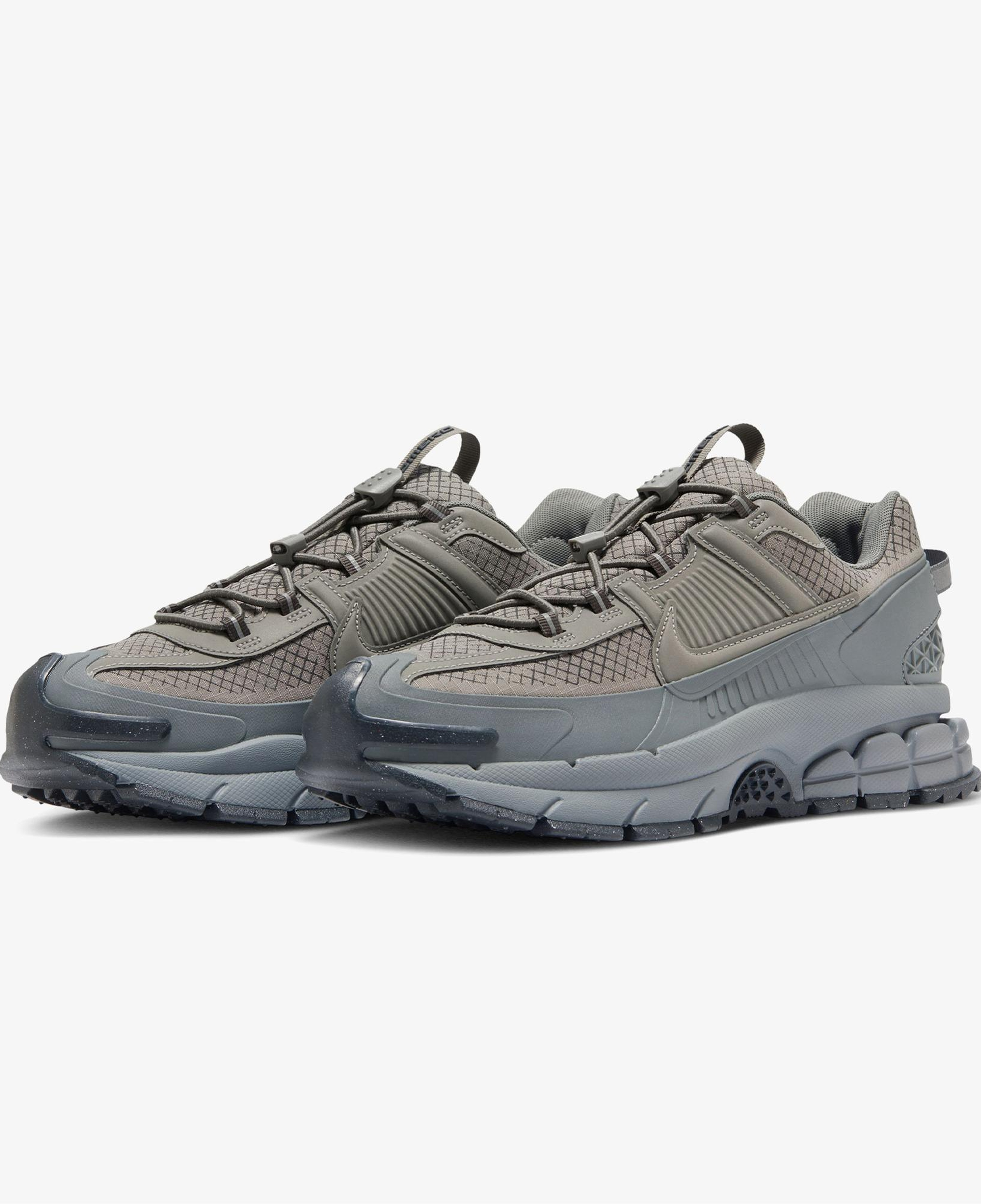 Nike Zoom Vomero Roam Erkek Gri Spor Ayakkabı