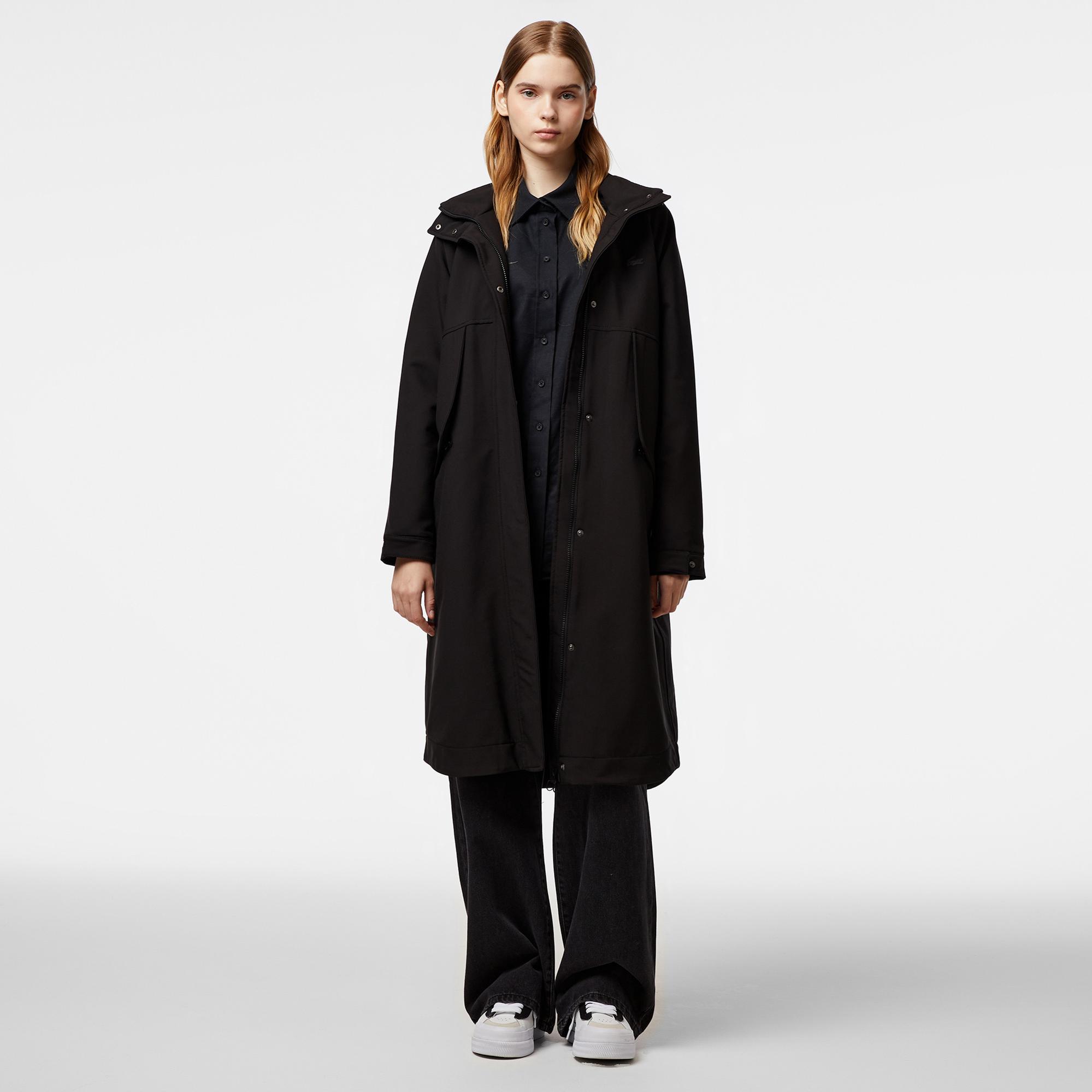 Lacoste Kadın Relaxed Fit Uzun Kollu Kapüşonlu Siyah Yağmurluk