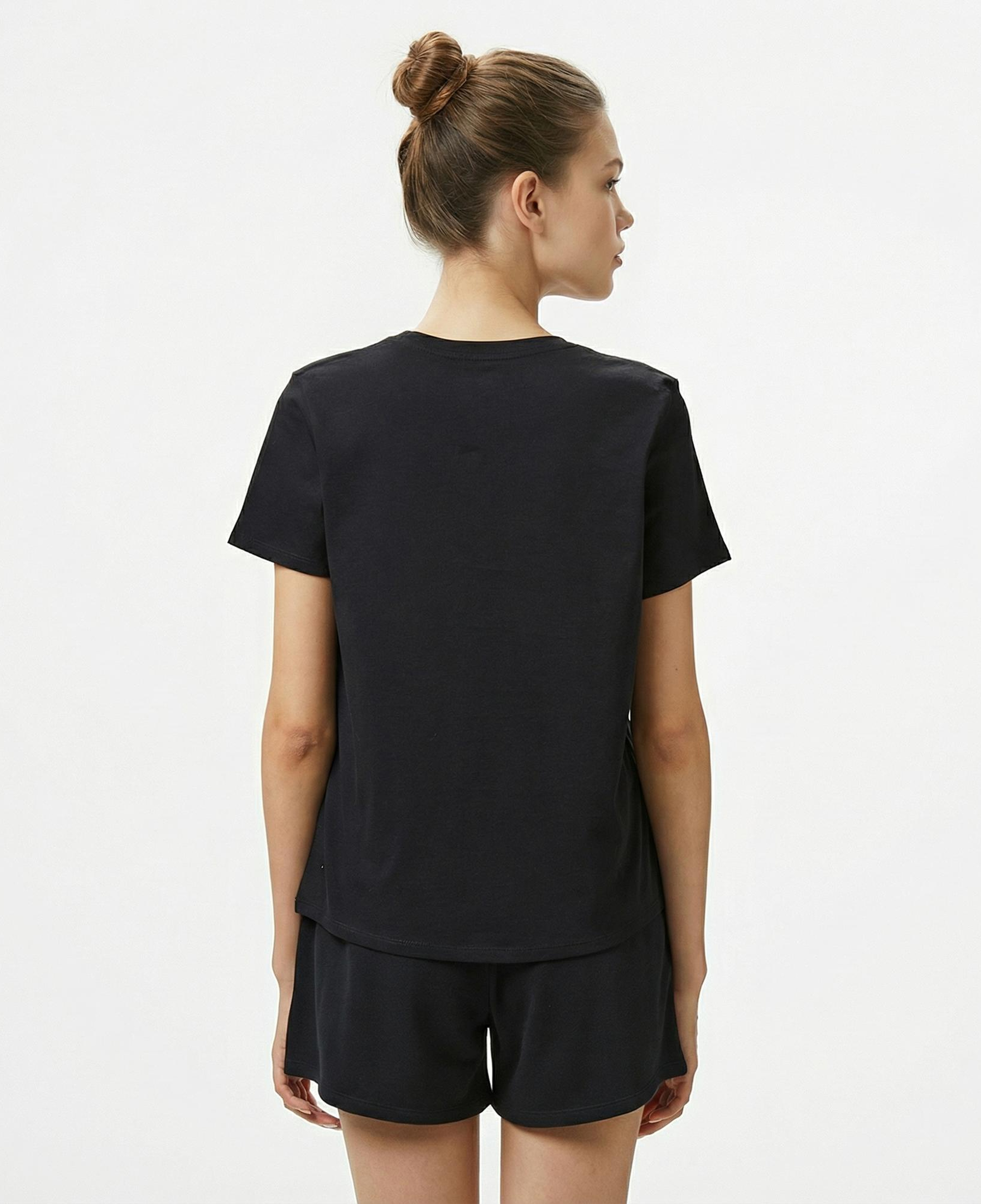 Nike Sportswear Essential Icon Futuraa Kadın Siyah T-Shirt