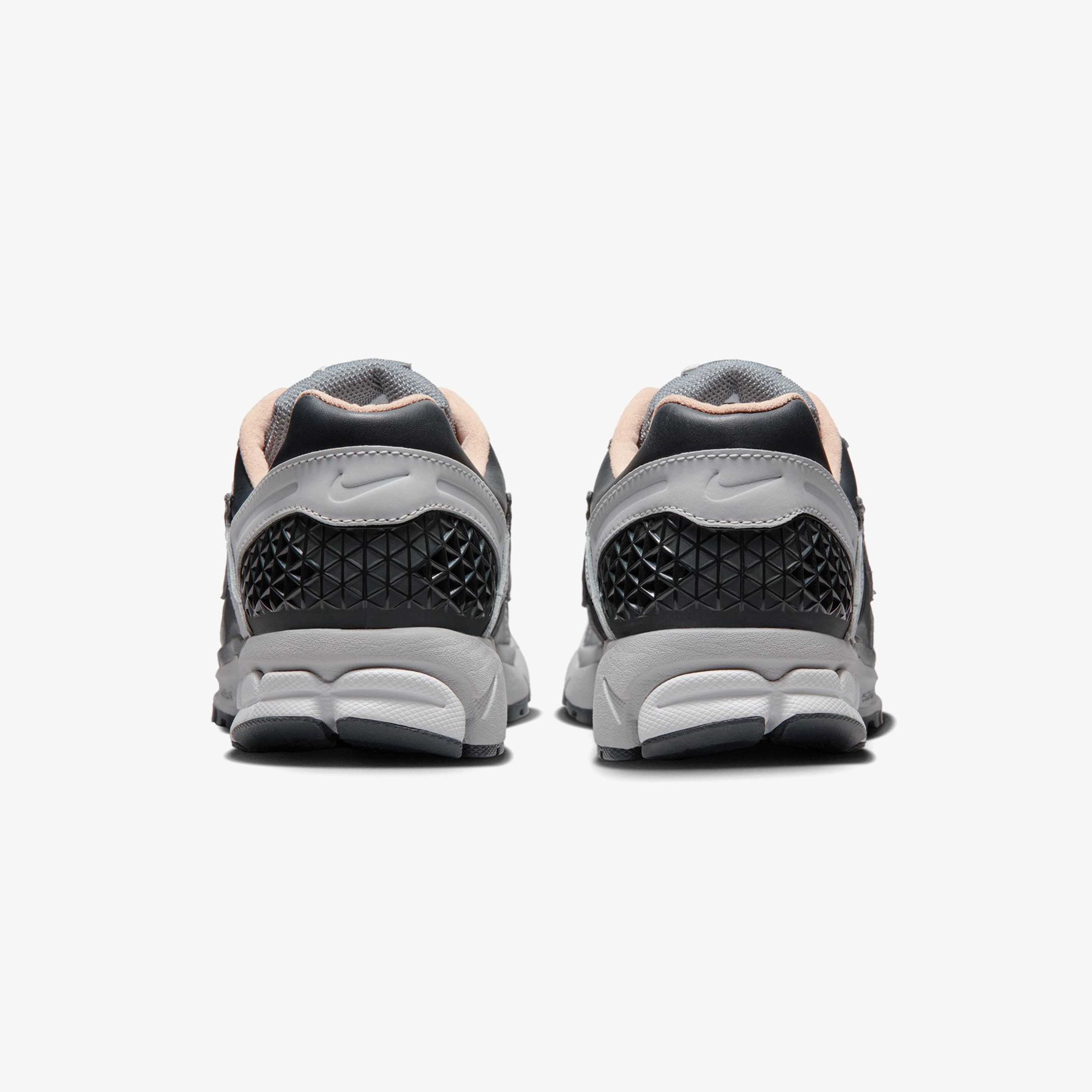 Nike Zoom Vomero 5 Erkek Gri Spor Ayakkabı
