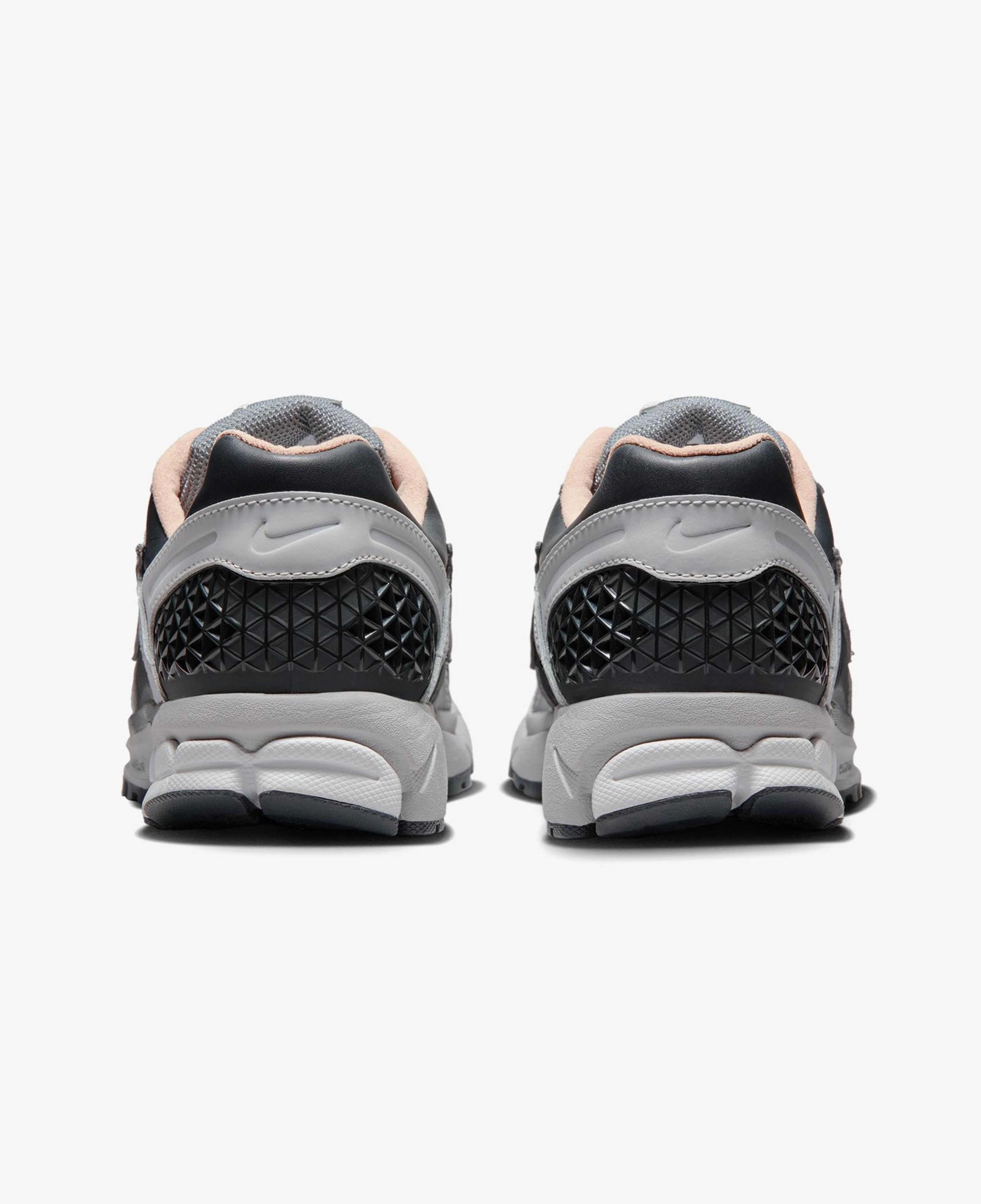 Nike Zoom Vomero 5 Erkek Gri Spor Ayakkabı