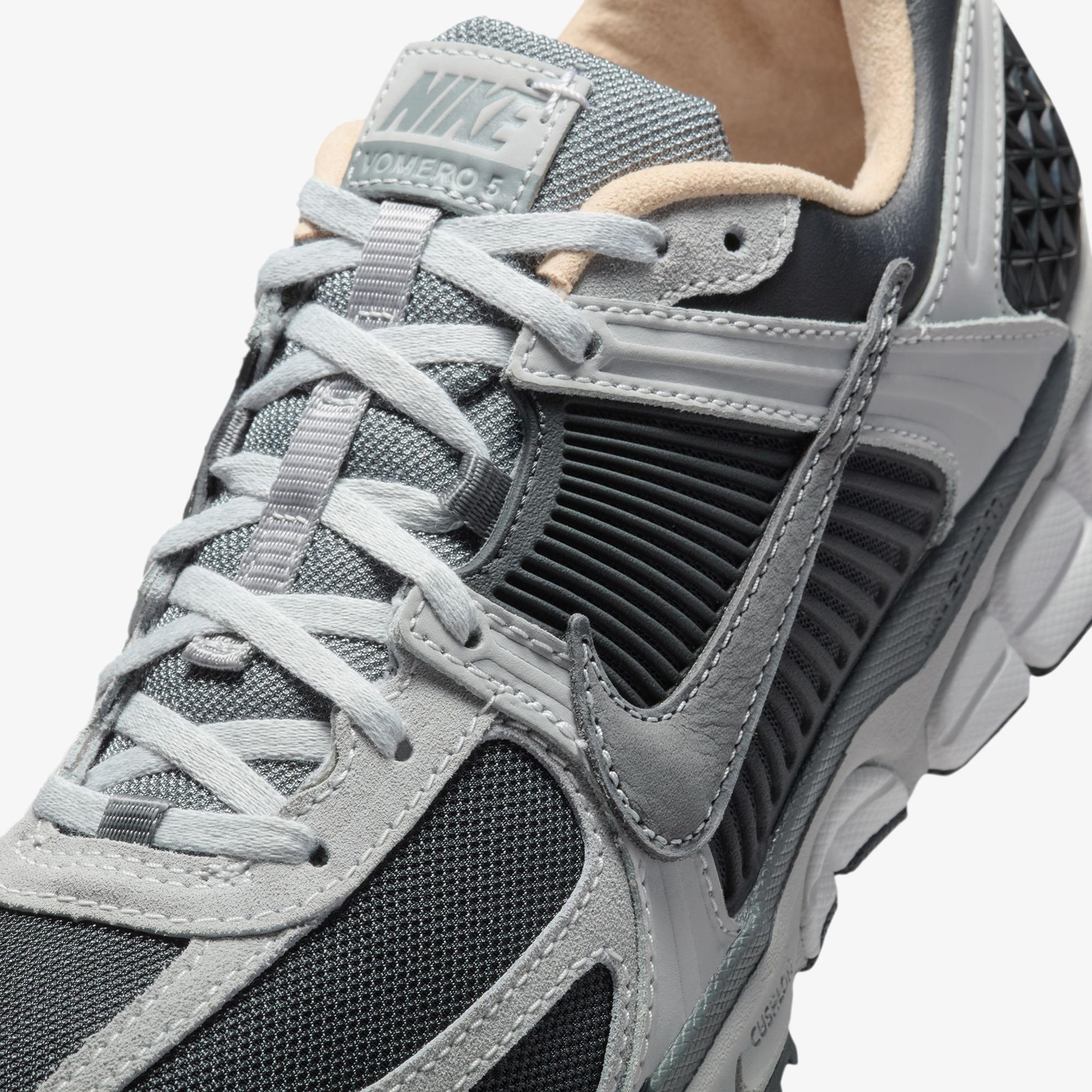Nike Zoom Vomero 5 Erkek Gri Spor Ayakkabı
