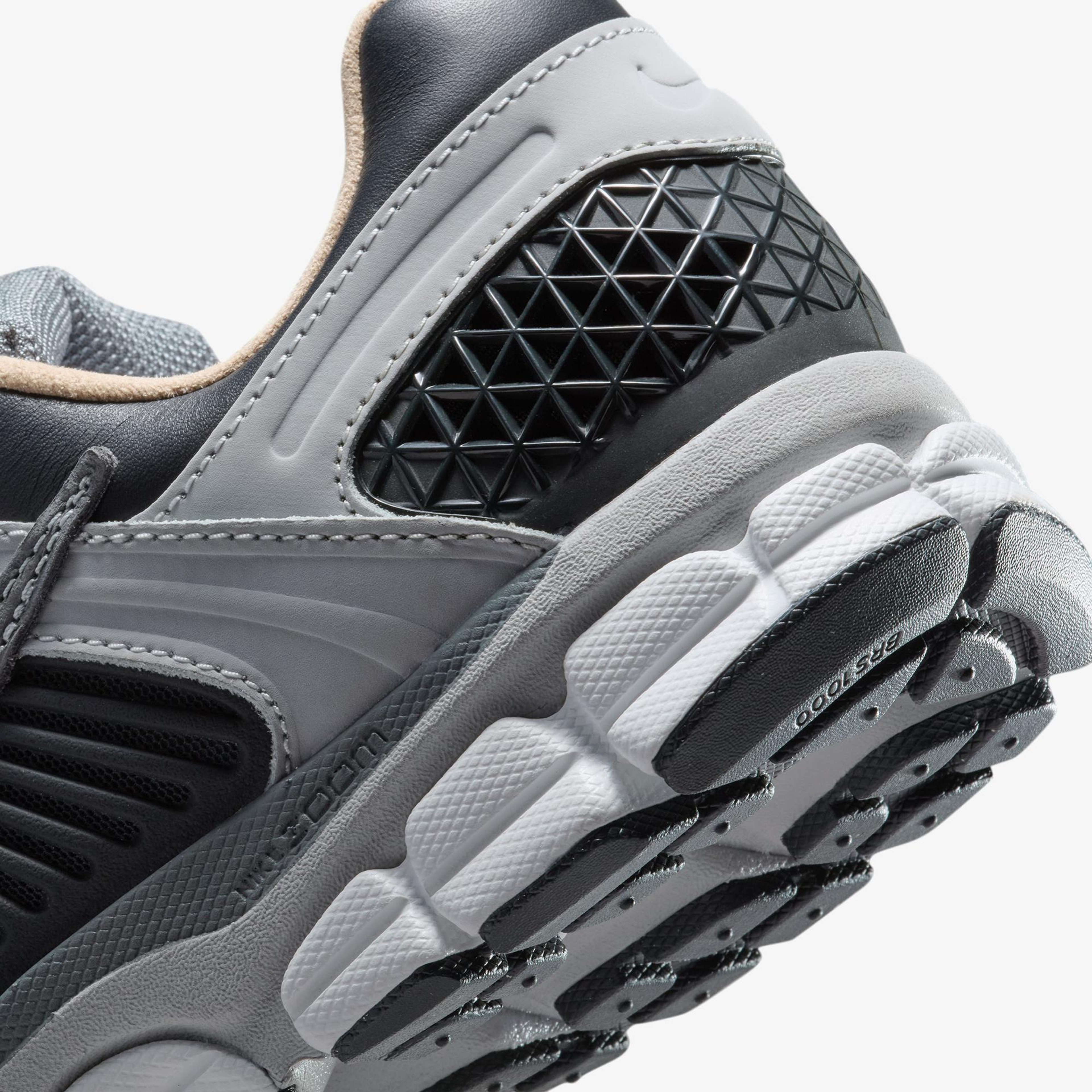 Nike Zoom Vomero 5 Erkek Gri Spor Ayakkabı
