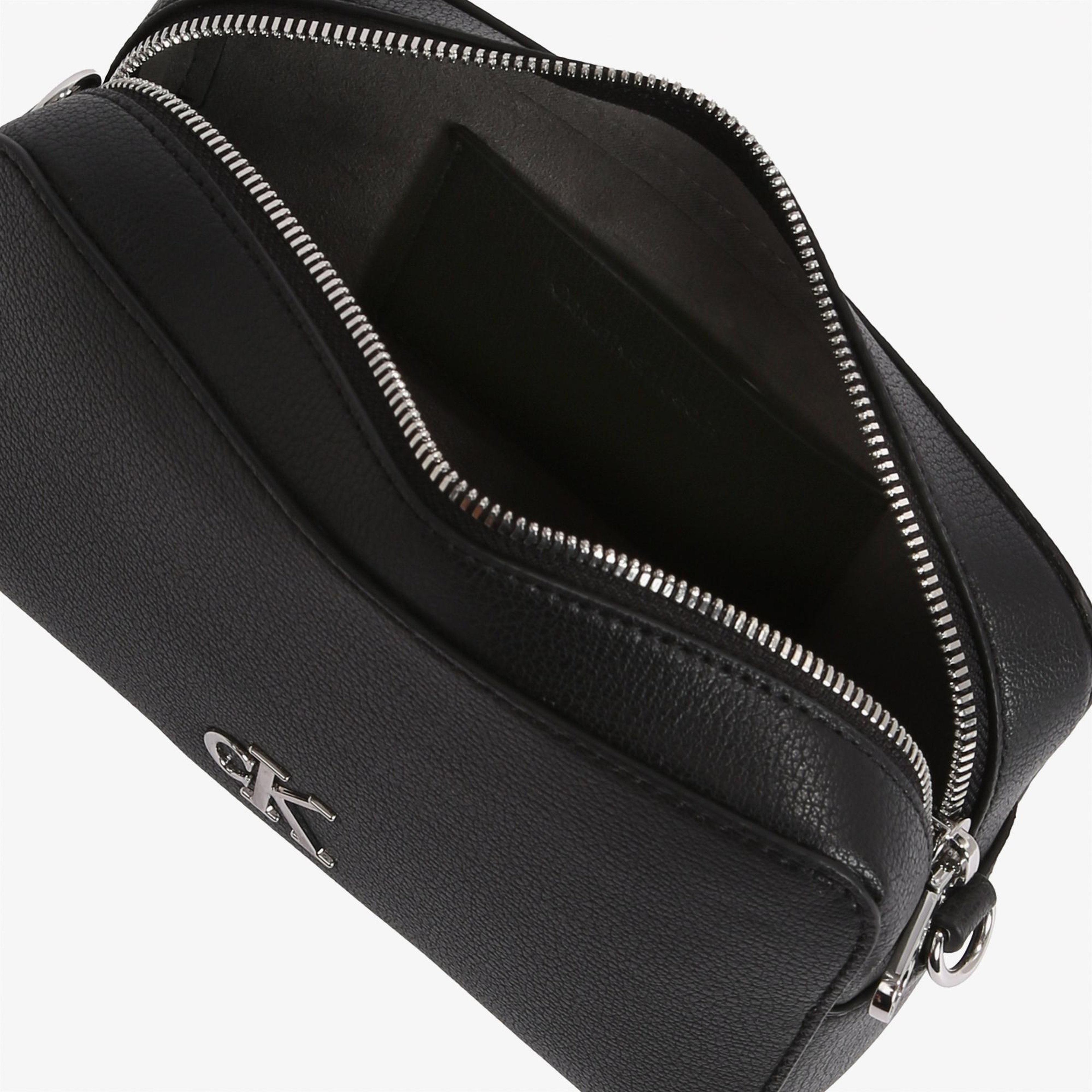 Calvin Klein Minimal Monogram Camera 20 Kadın Siyah El Çantası