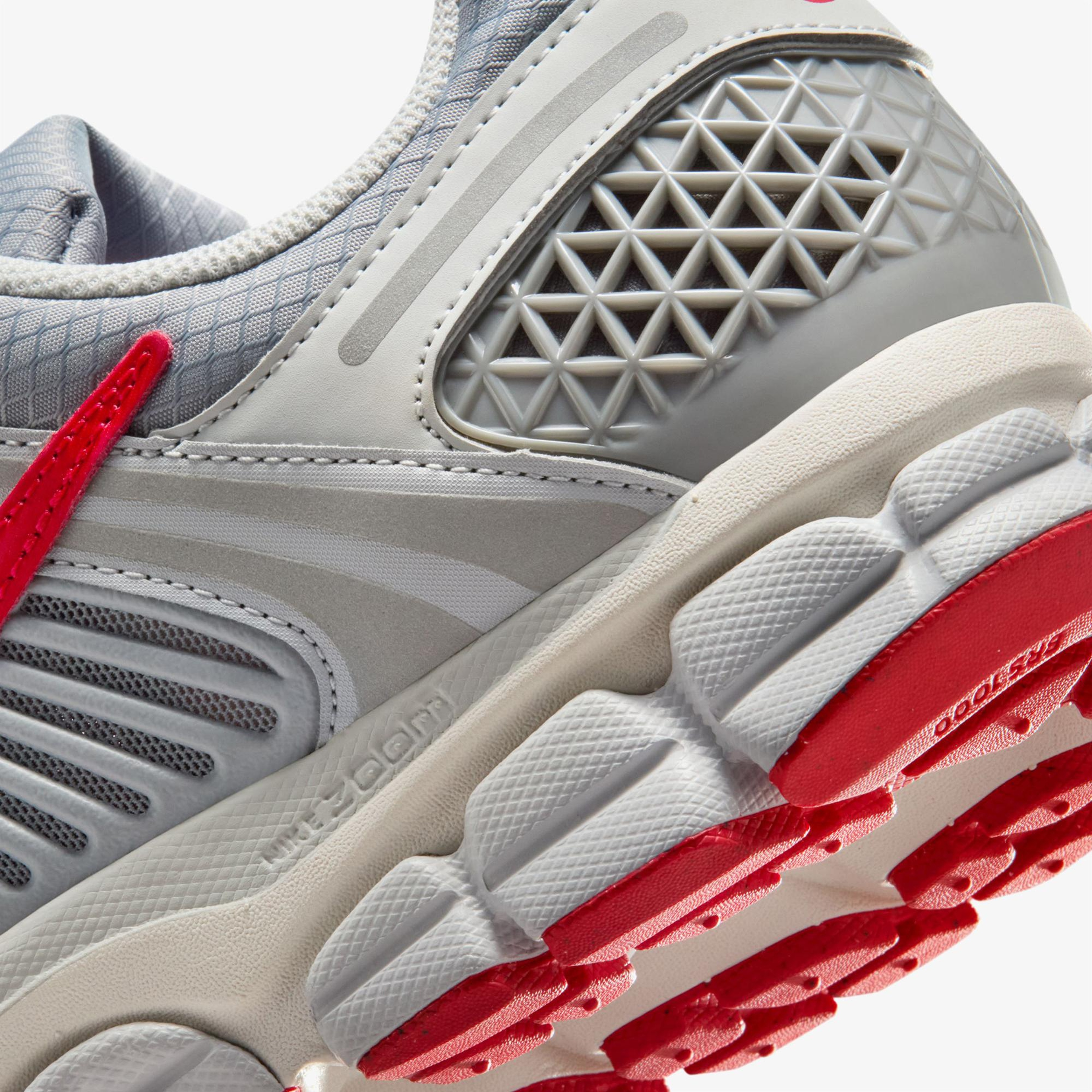 Nike Zoom Vomero 5 SE Erkek Gri Spor Ayakkabı