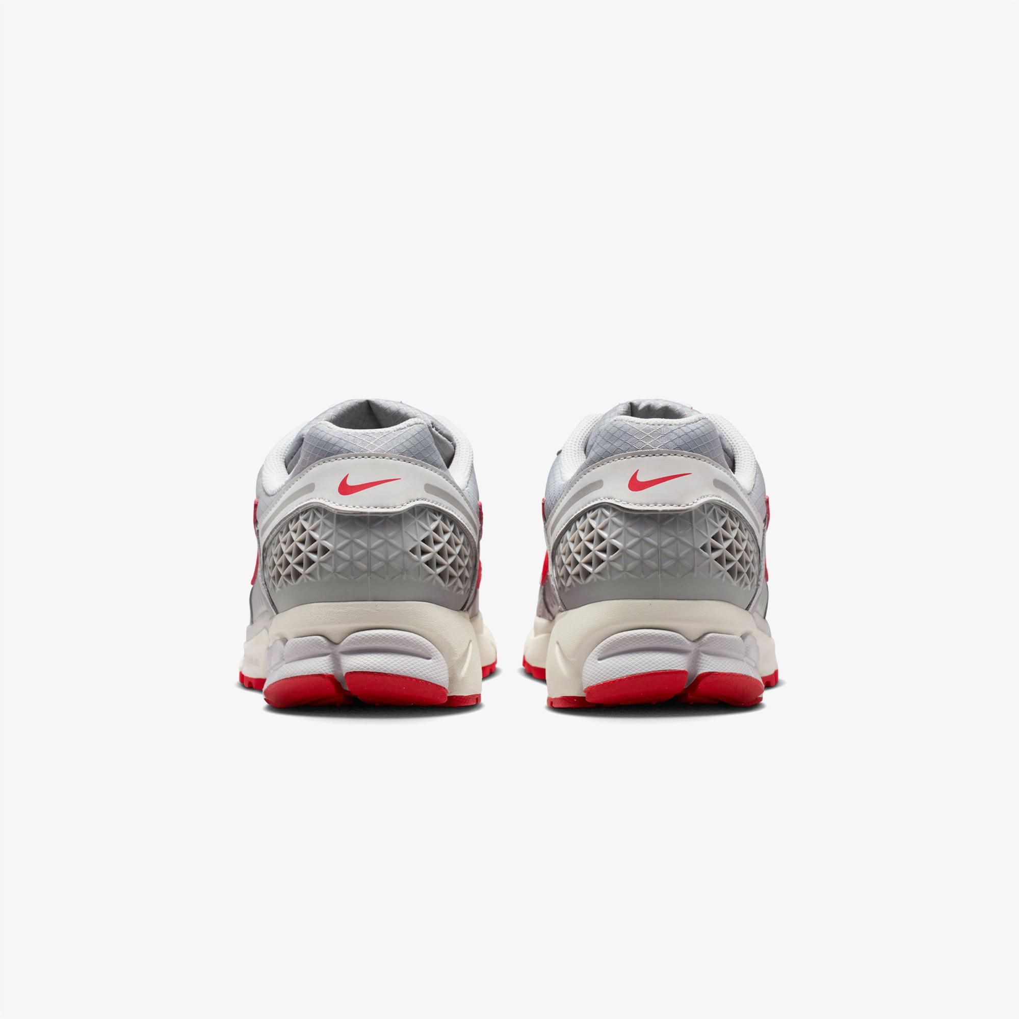 Nike Zoom Vomero 5 SE Erkek Gri Spor Ayakkabı