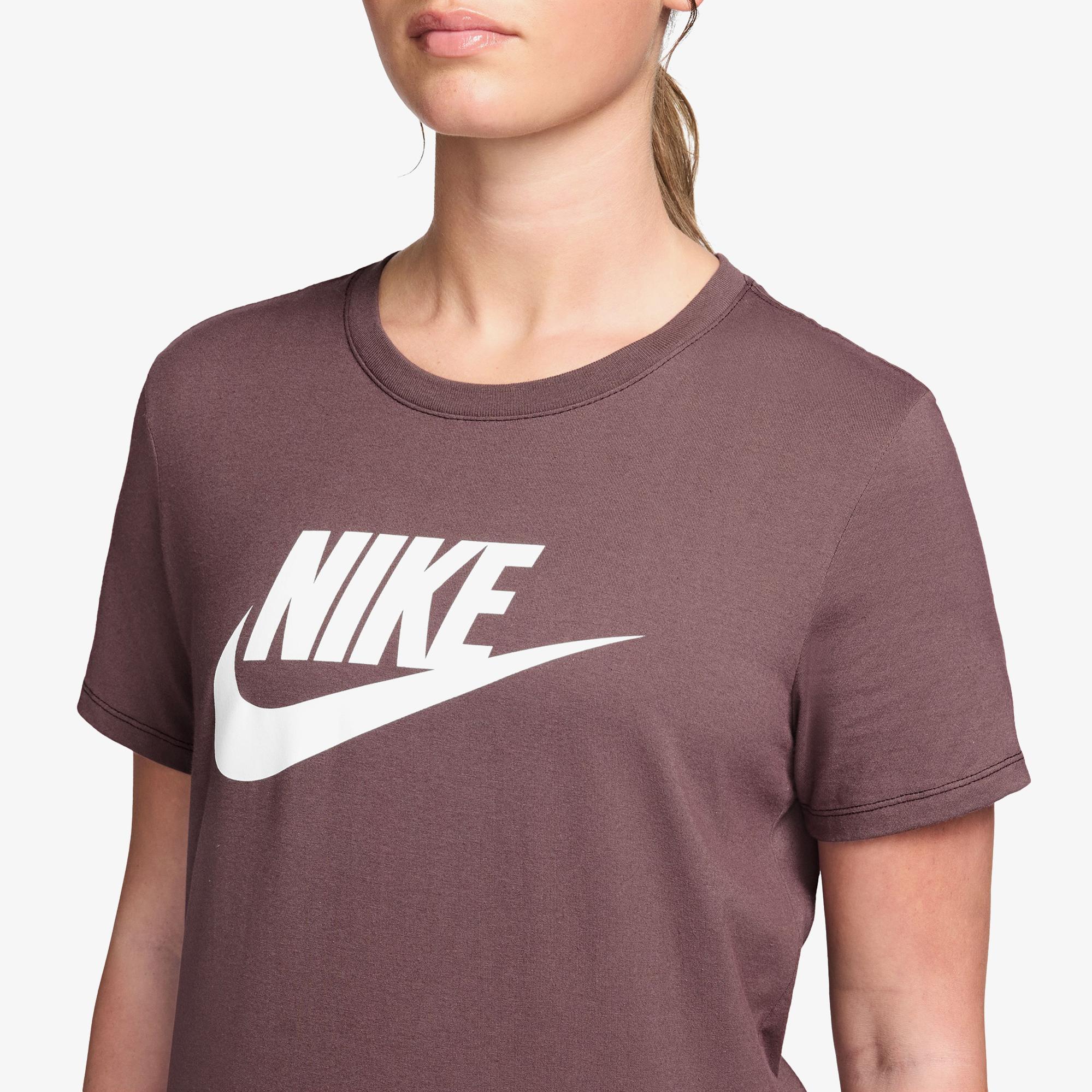 Nike Sportswear Club Essentials Icon Futura Kadın Kahverengi T-Shirt