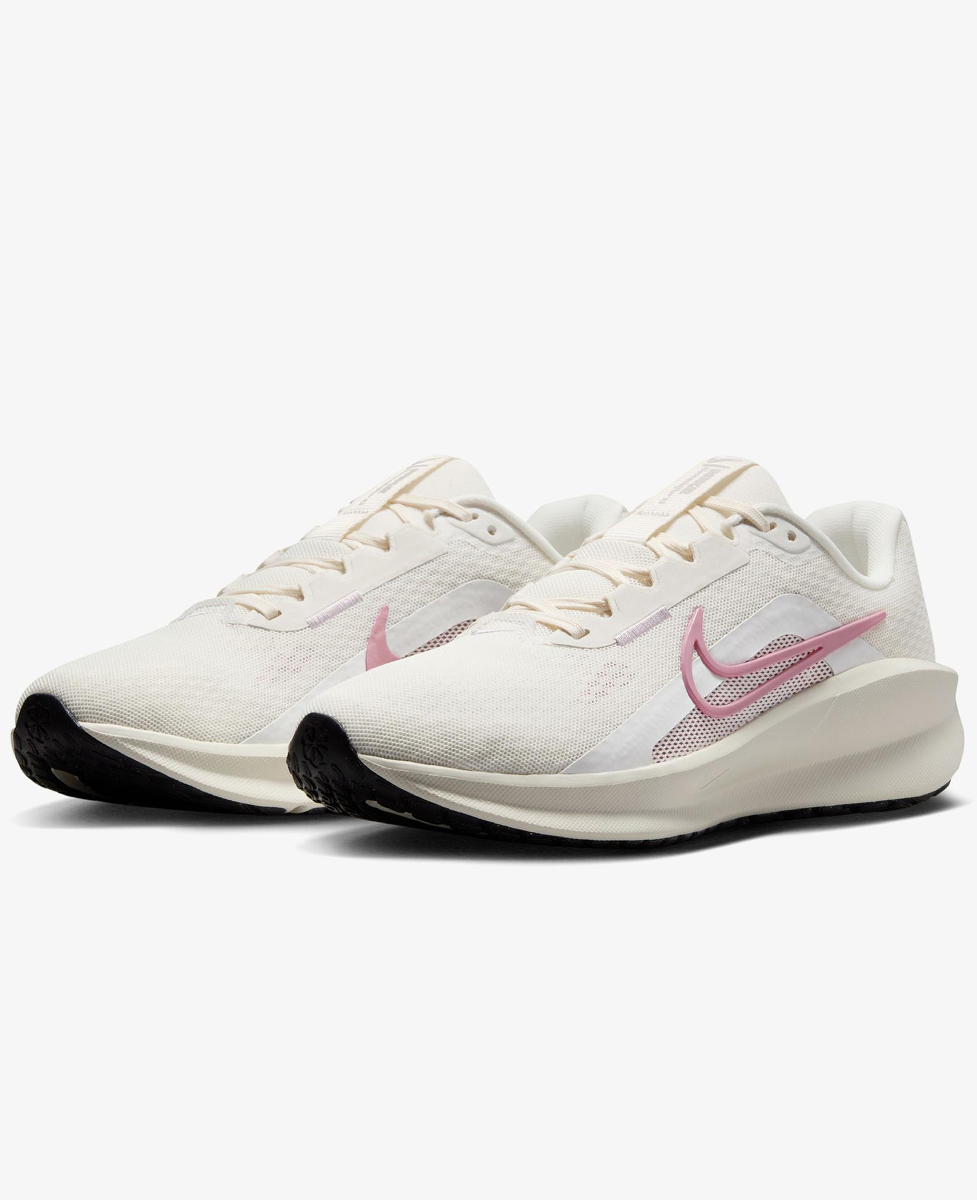 Nike Downshifter 13 Kadın Krem Rengi Koşu Ayakkabısı