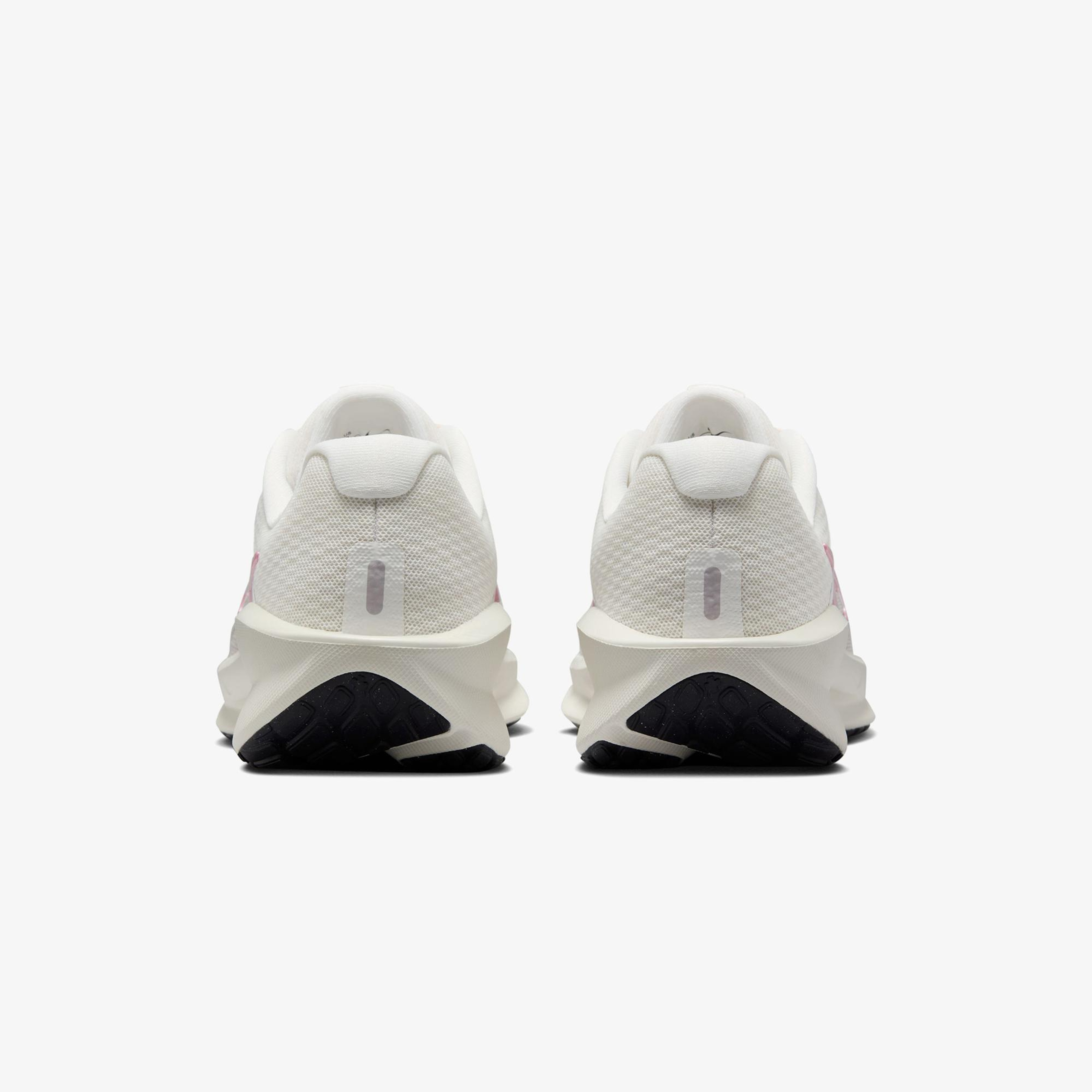 Nike Downshifter 13 Kadın Krem Rengi Koşu Ayakkabısı