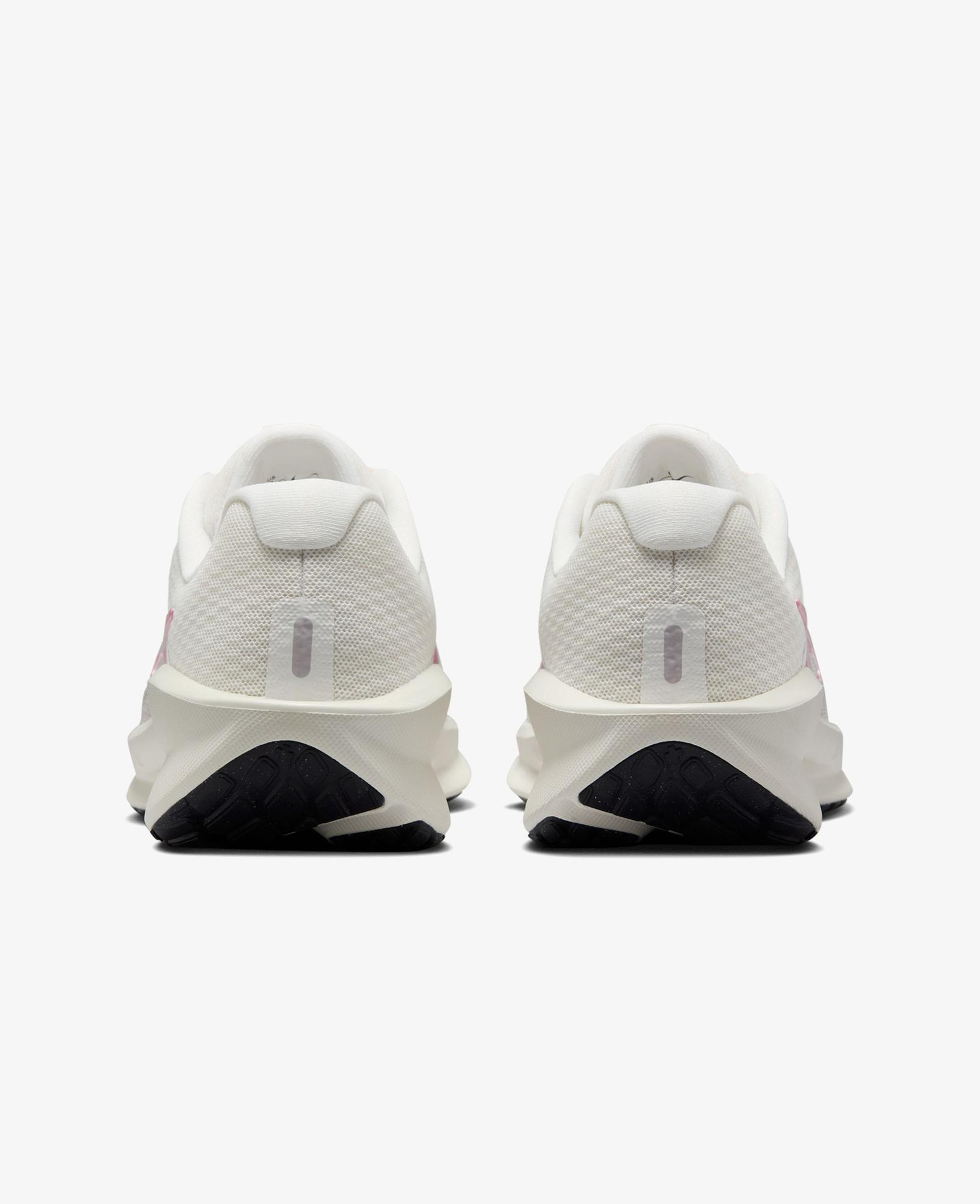 Nike Downshifter 13 Kadın Krem Rengi Koşu Ayakkabısı