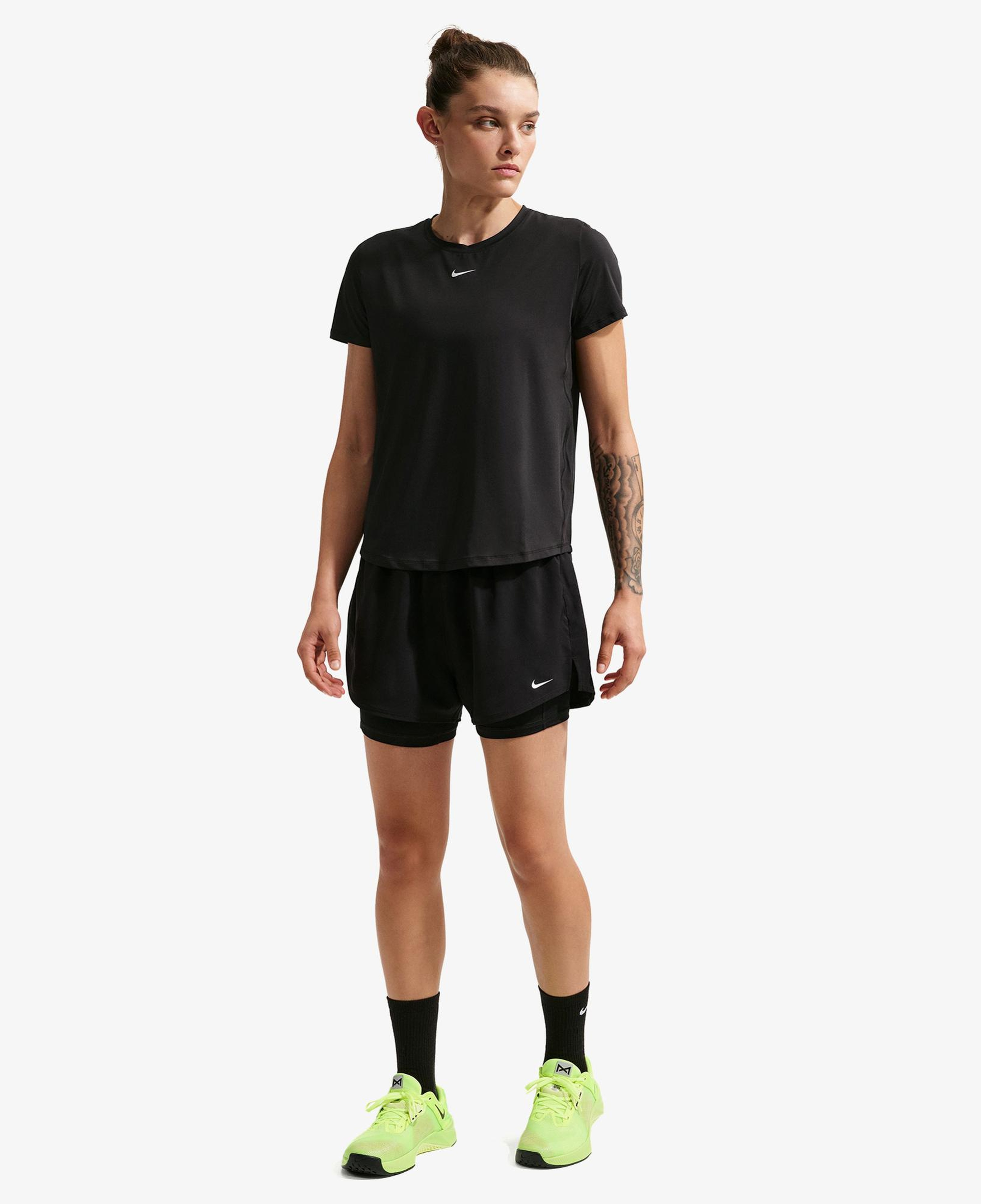 Nike One Classic Dri-Fit Kadın Siyah T-Shirt