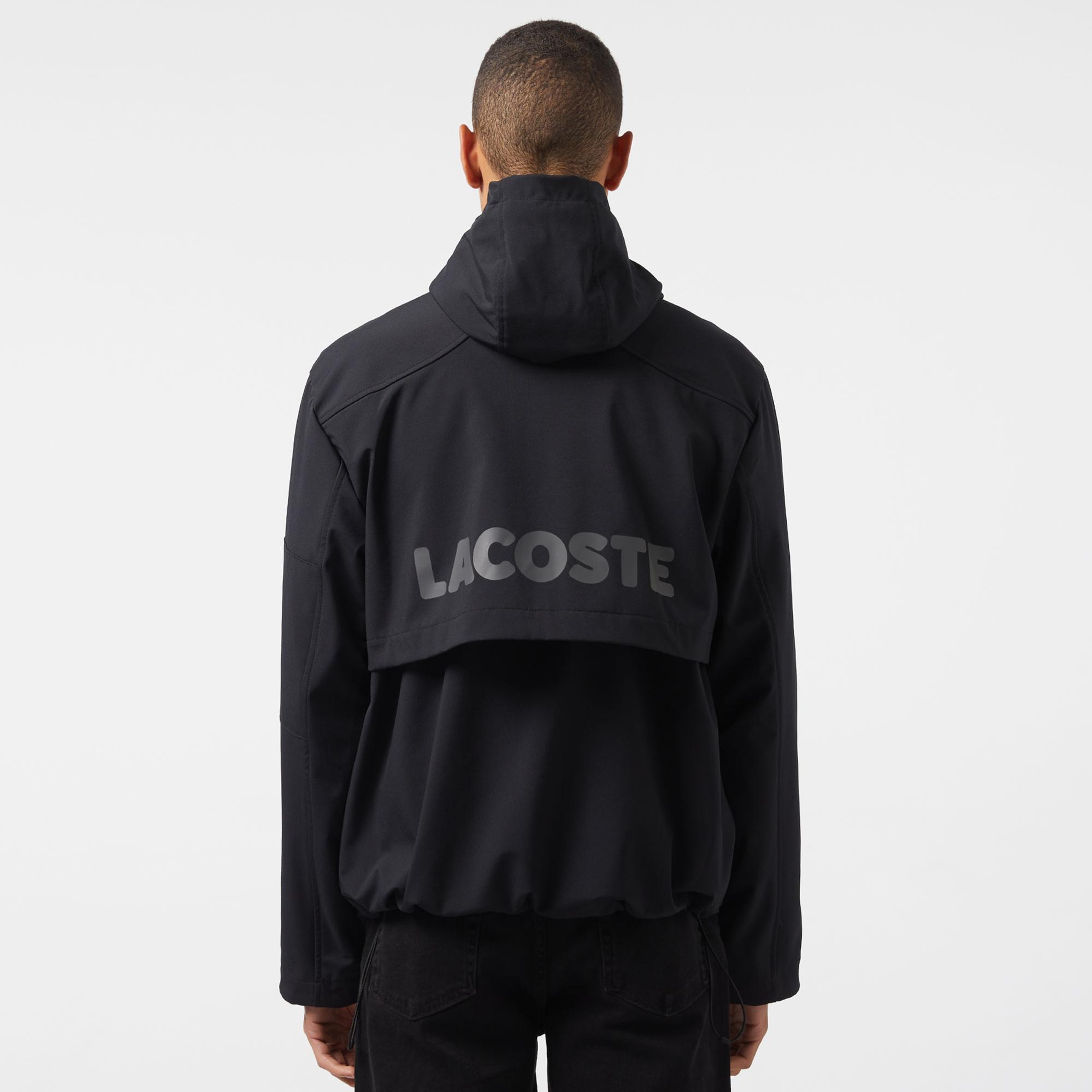 Lacoste Erkek Relaxed Fit Kapüşonlu Baskılı Siyah Yağmurluk