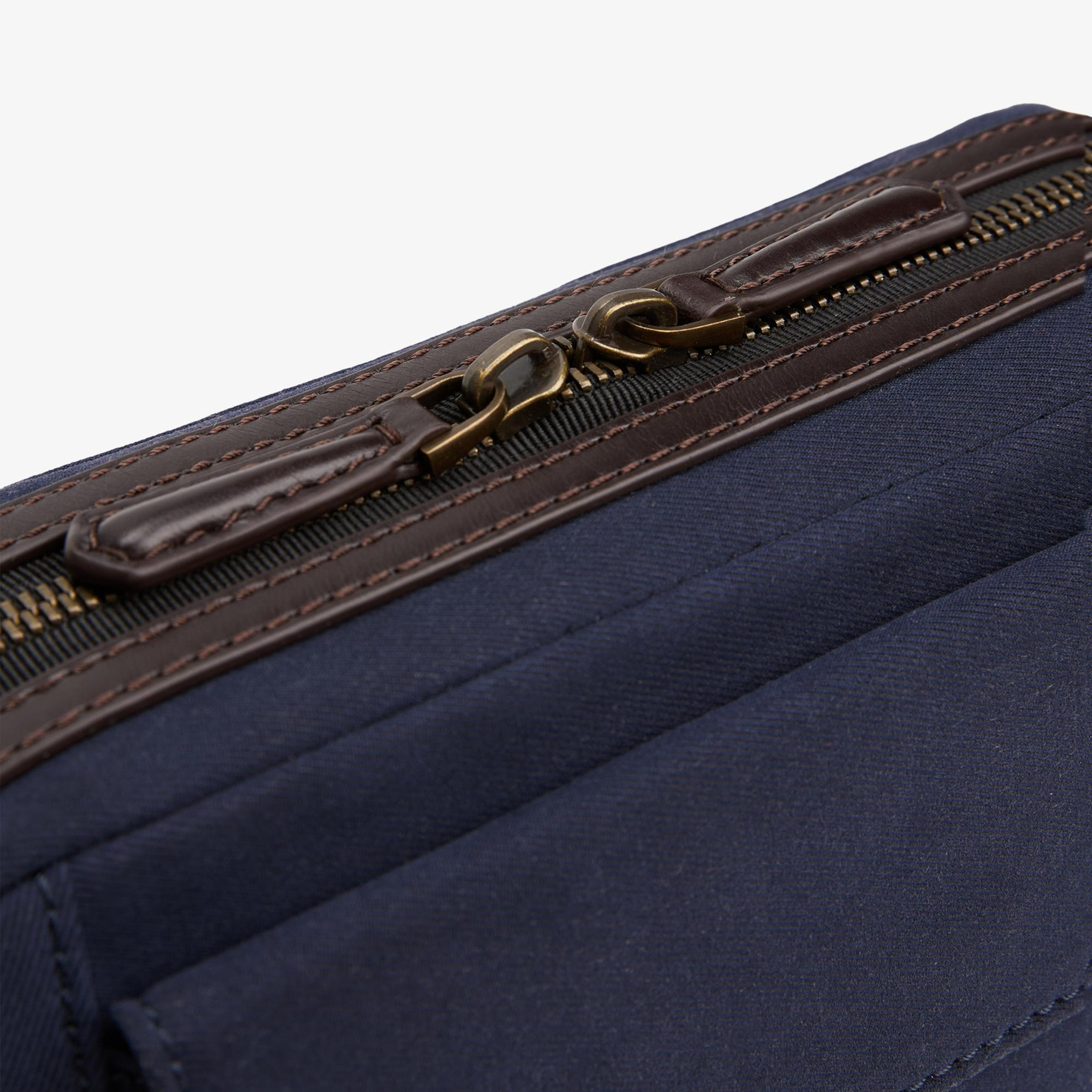 Tommy Hilfiger Casual Prep Erkek Lacivert Çapraz Çanta