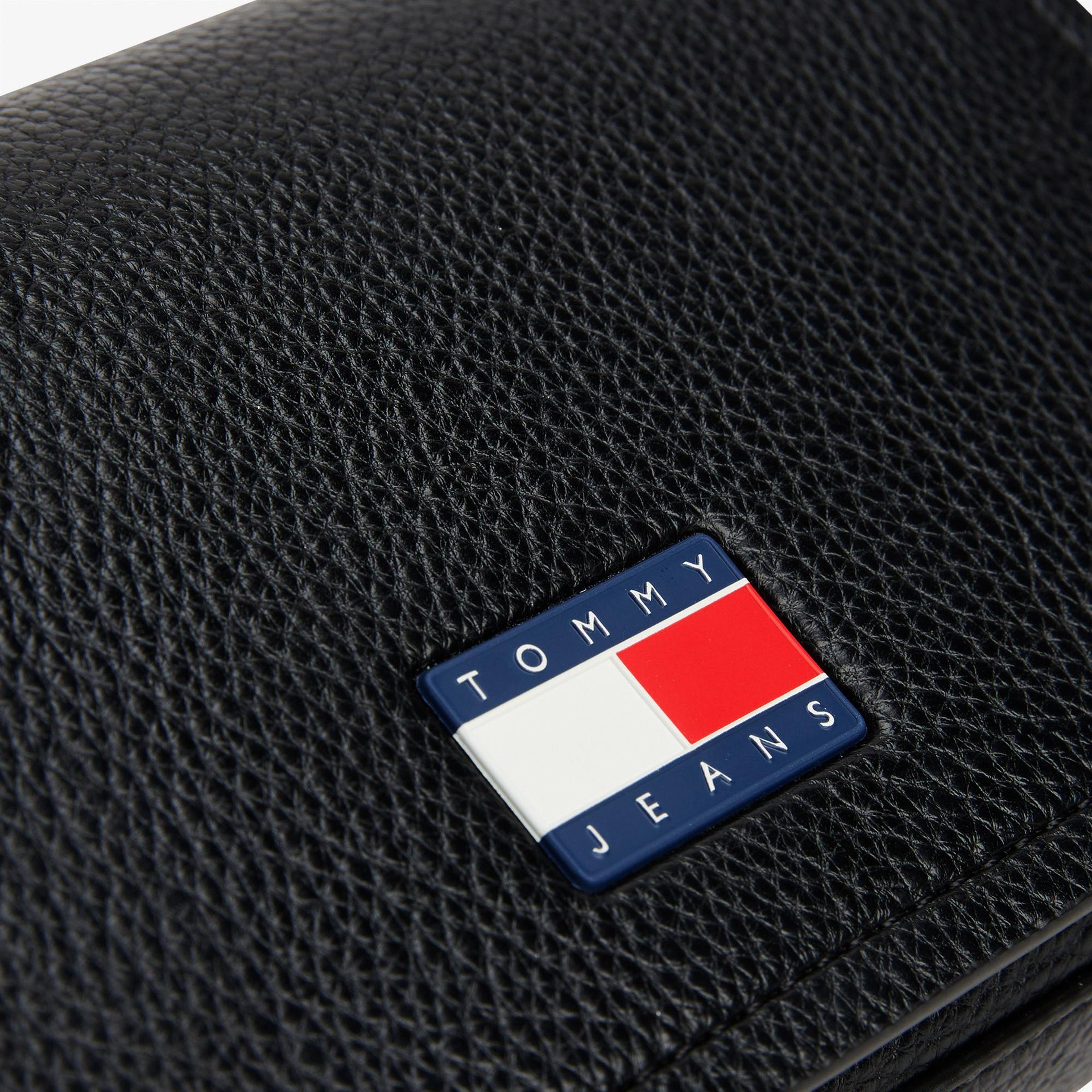 Tommy Jeans Must Flap Kadın Siyah Çapraz Çanta