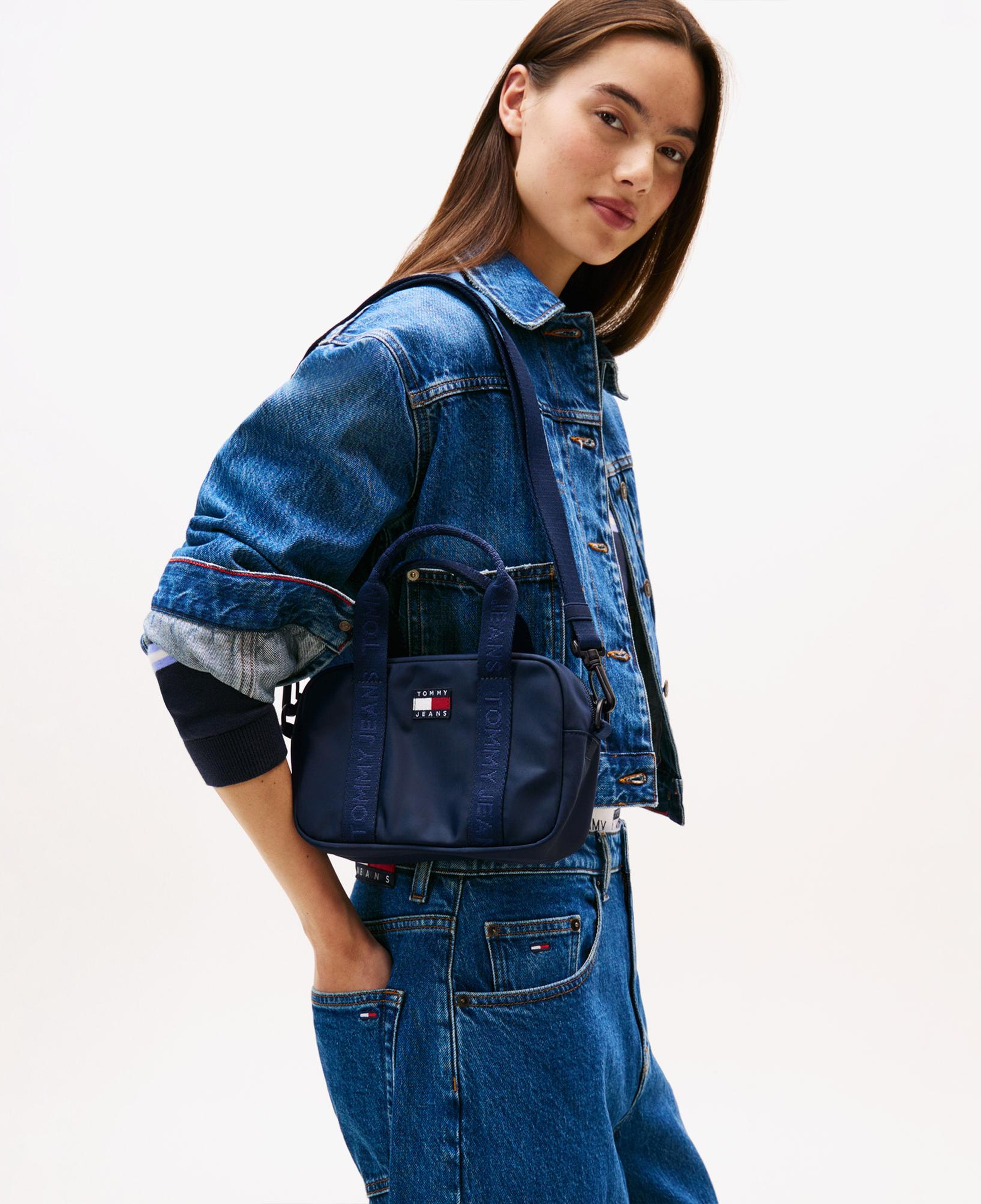 Tommy Jeans Essentials Daily Kadın Lacivert El Çantası