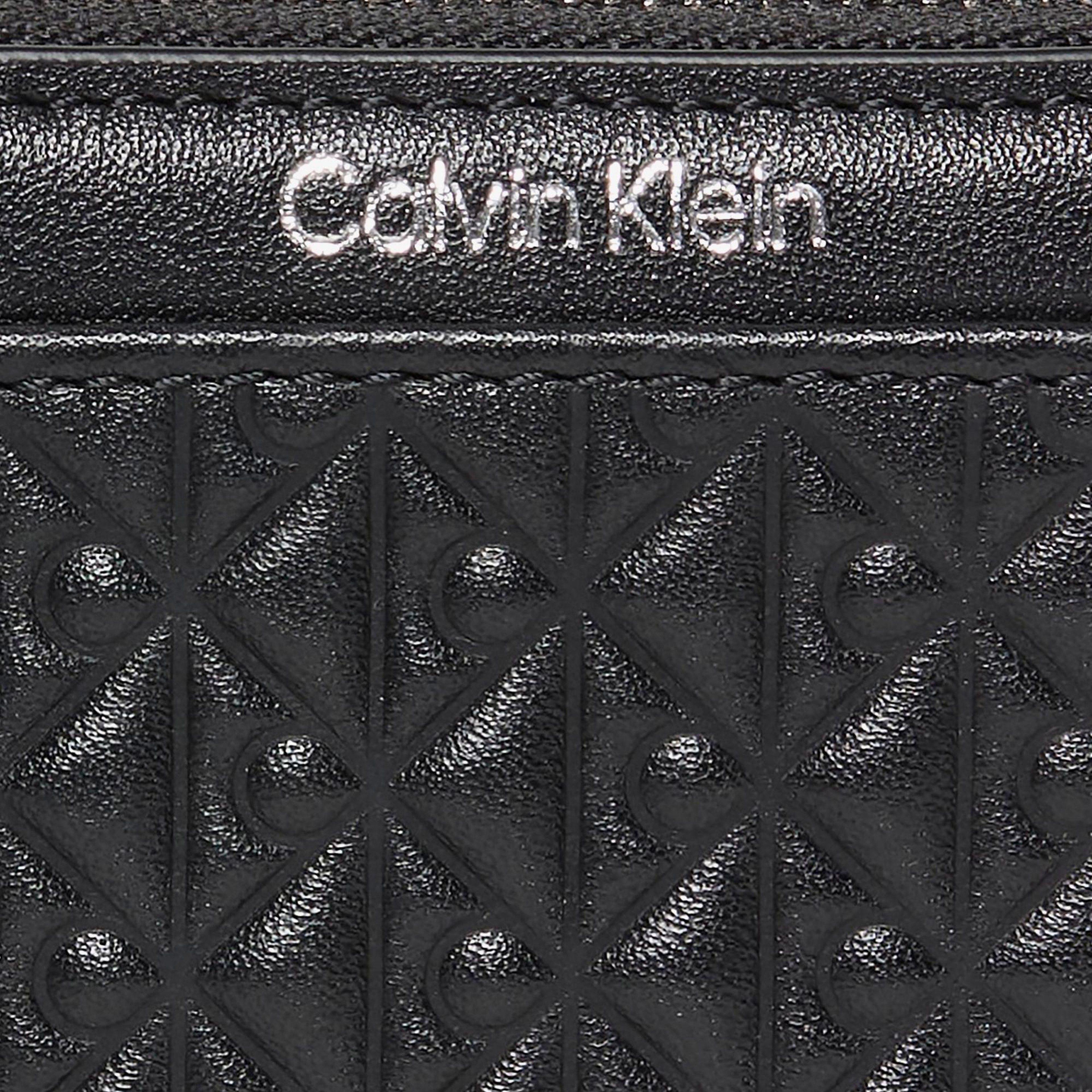 Calvin Klein Emblem Embossed Zip Around Kadın Siyah Cüzdan