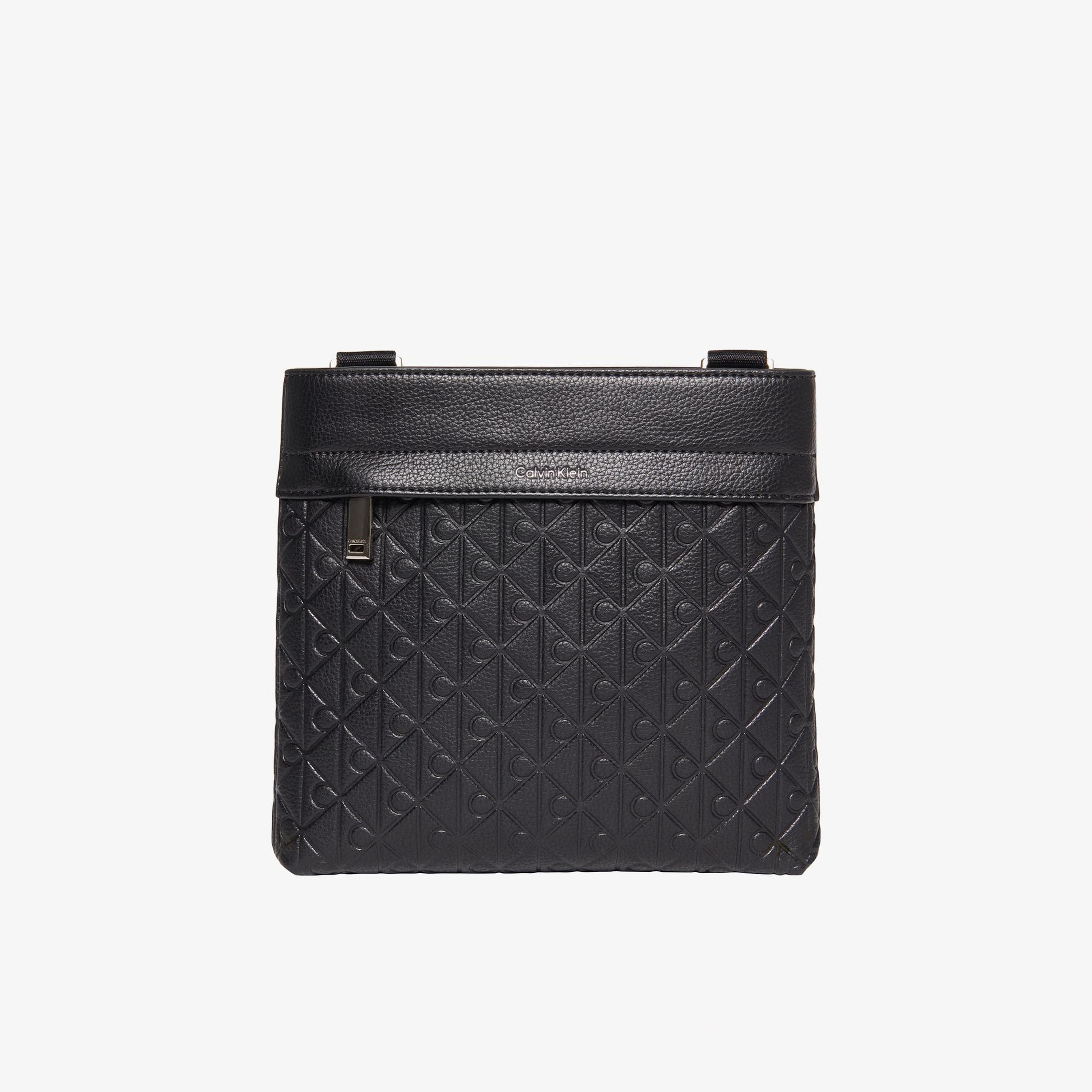 Calvin Klein Emblem Emboss Flatpack Erkek Siyah Çapraz Çanta