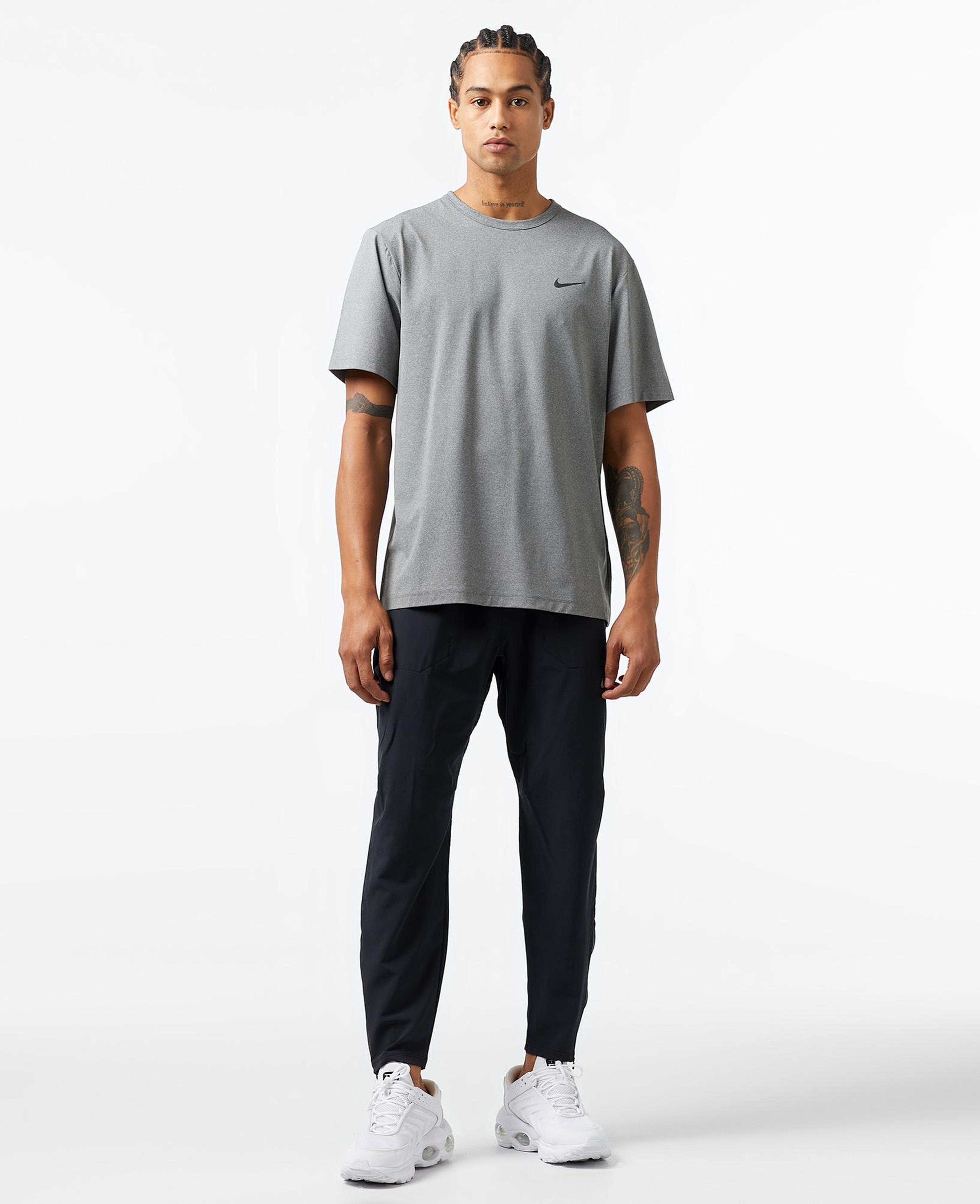 Nike Dri-Fit Hyverse Erkek Gri T-Shirt
