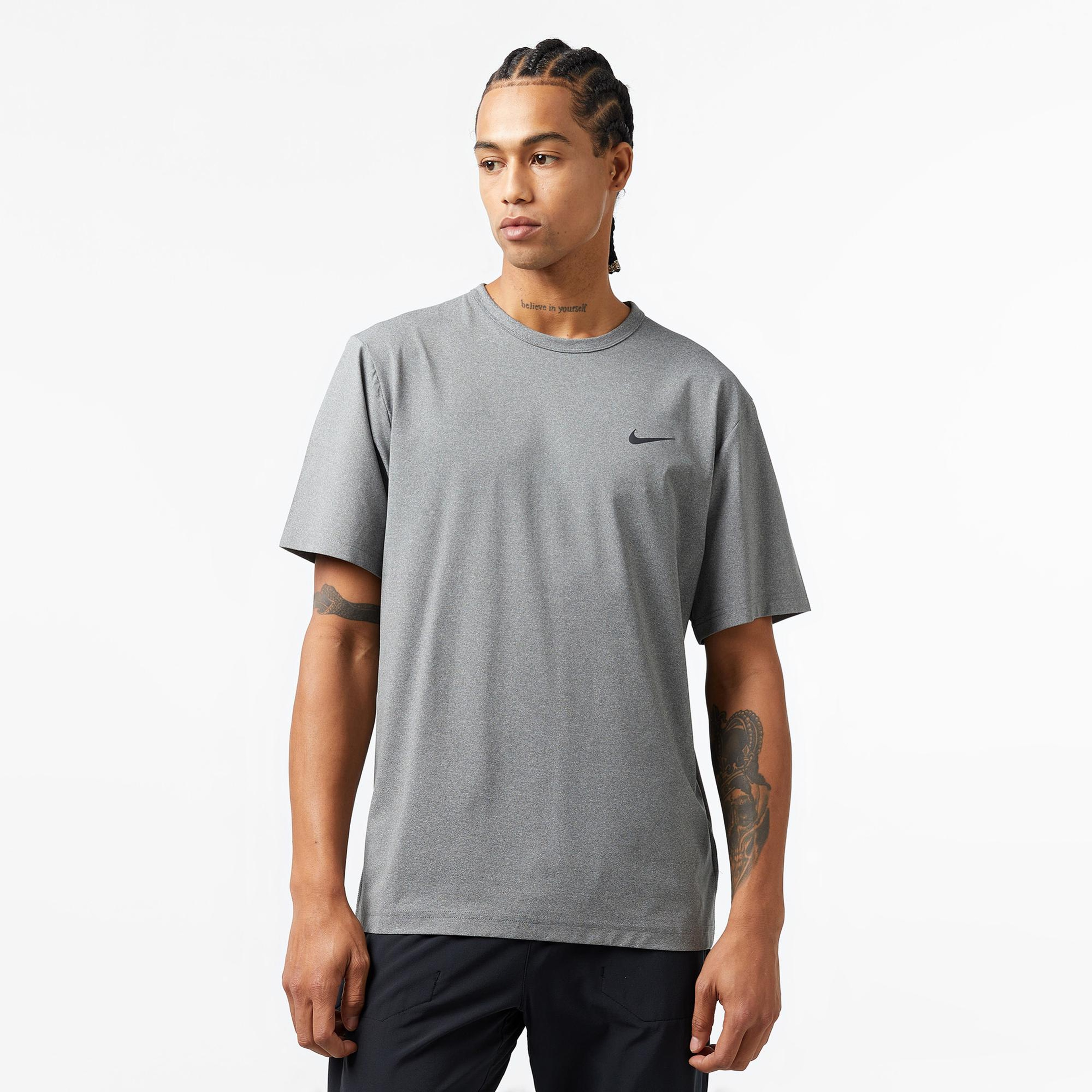 Nike Dri-Fit Hyverse Erkek Gri T-Shirt