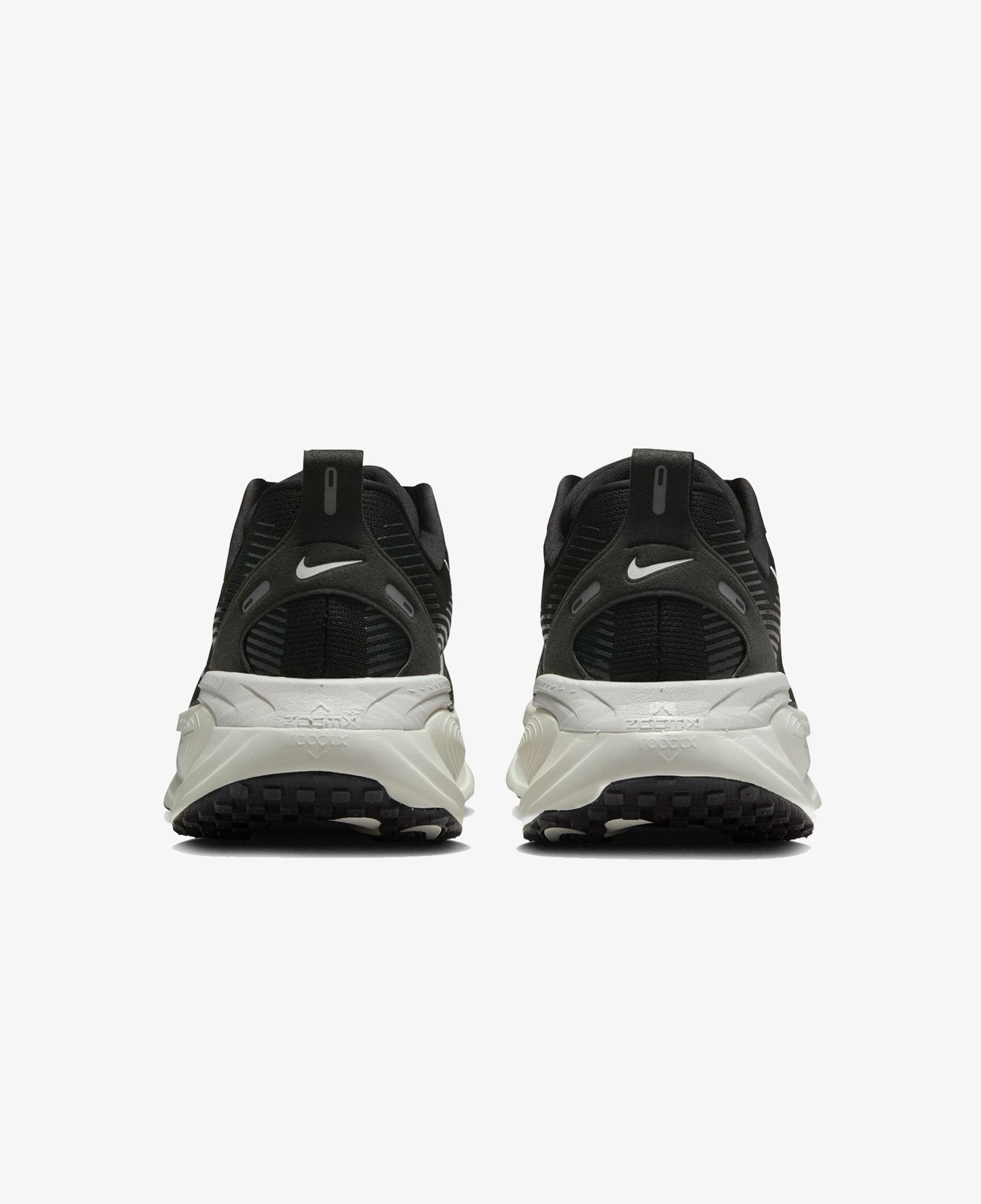 Nike Vomero 18 Erkek Siyah Koşu Ayakkabısı