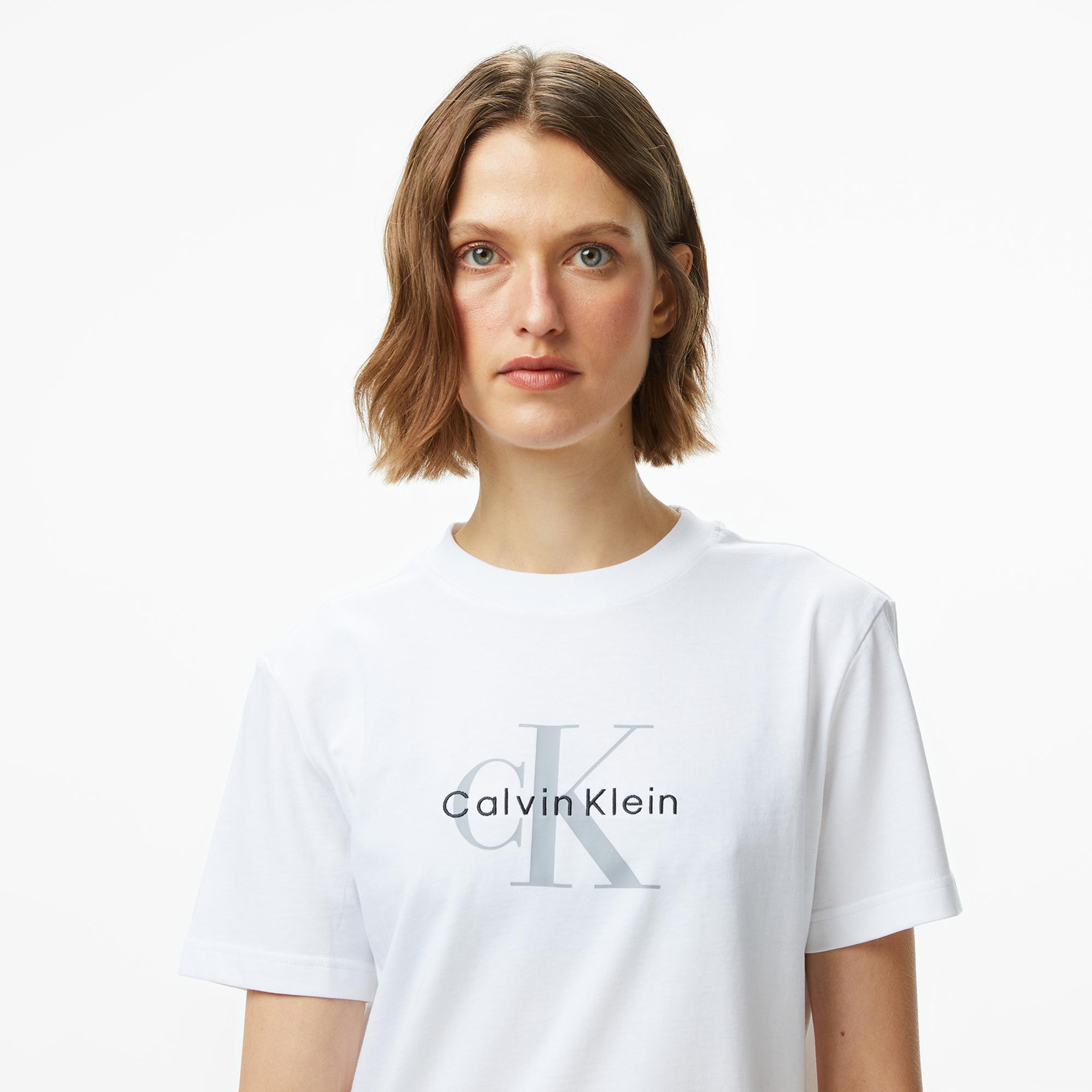 Calvin Klein Hero Classic Monologo Kadın Beyaz T-Shirt
