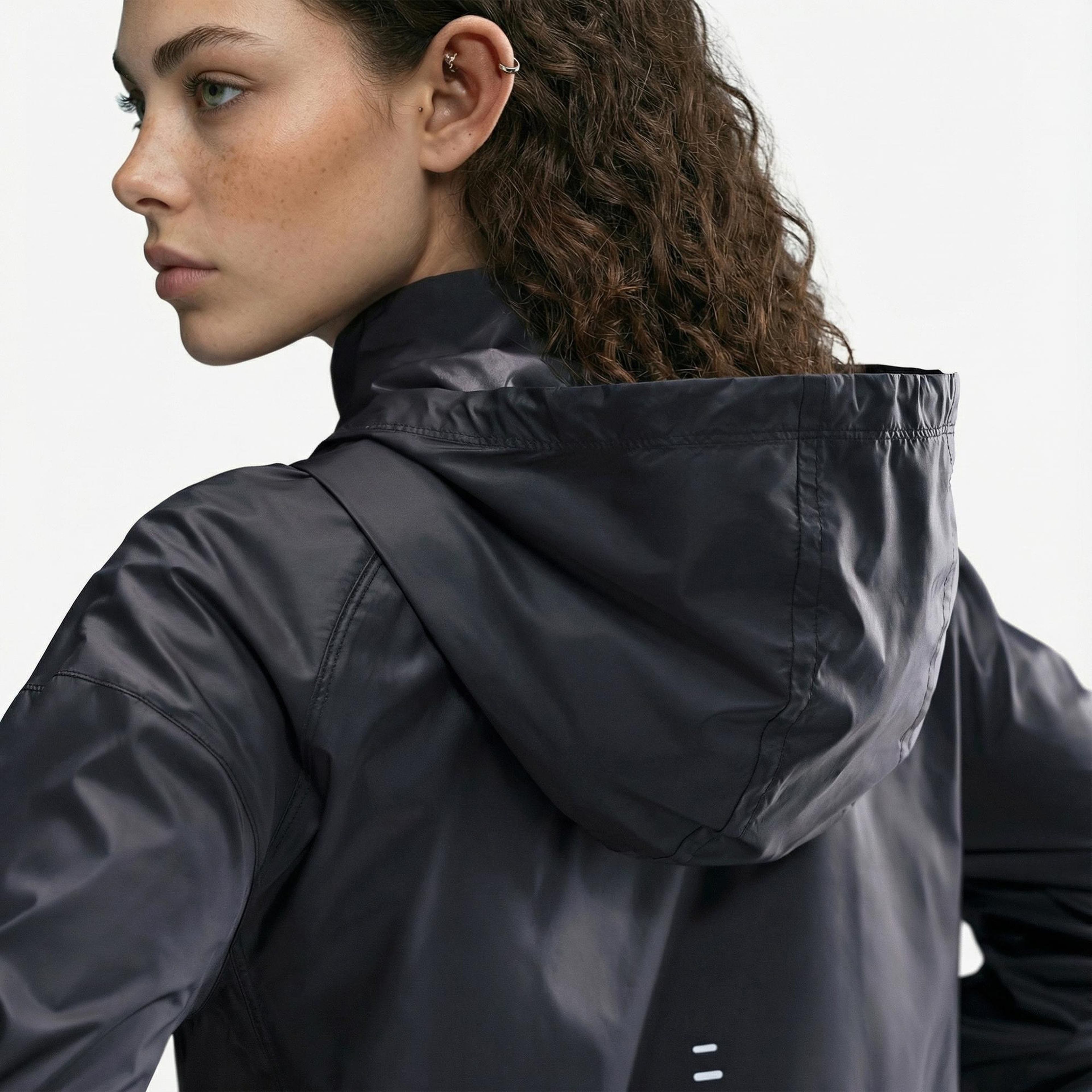 Nike Tempo Repel Kadın Siyah Yağmurluk