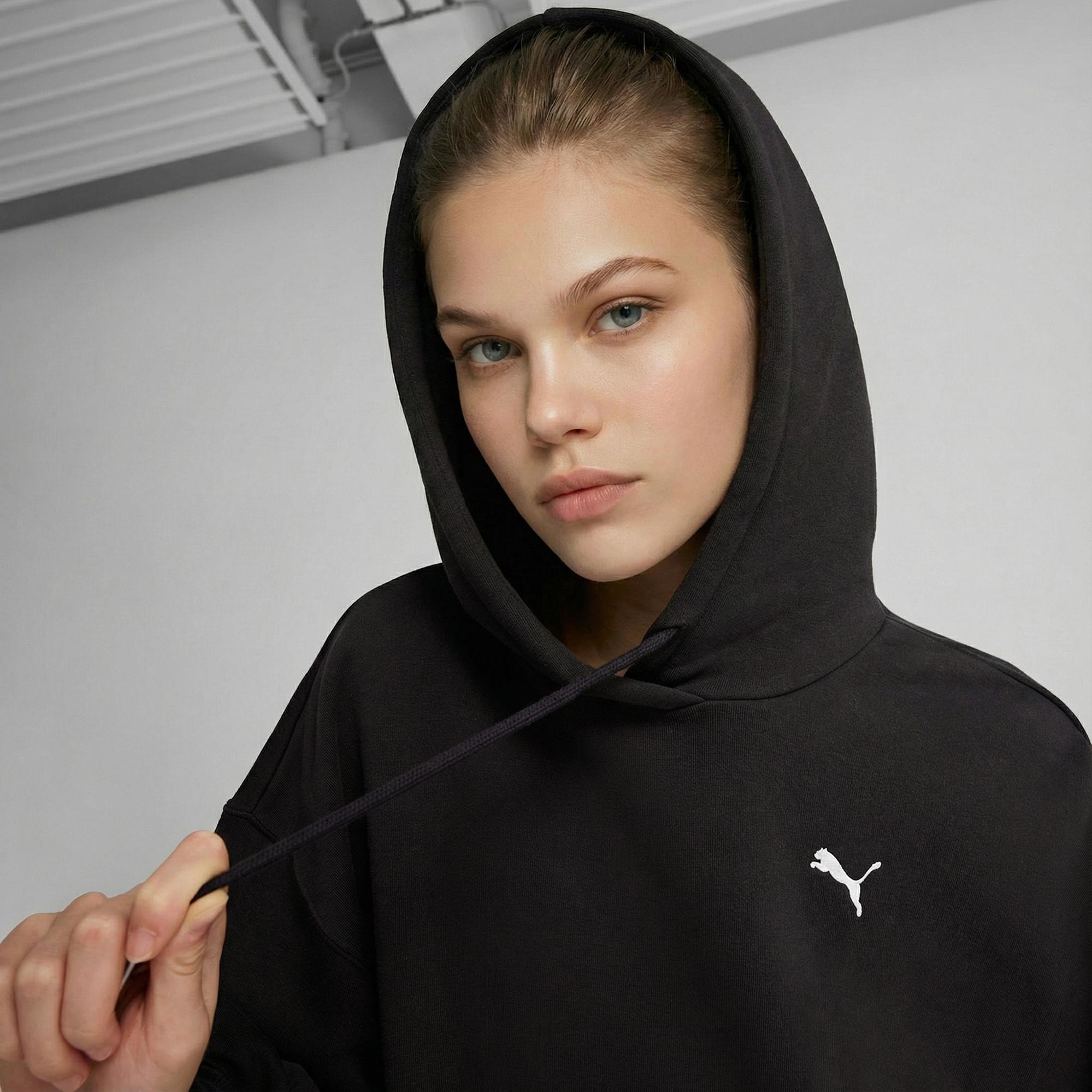 Puma Wardrobe Essential Relaxed Cropped Kadın Siyah Sweatshirt