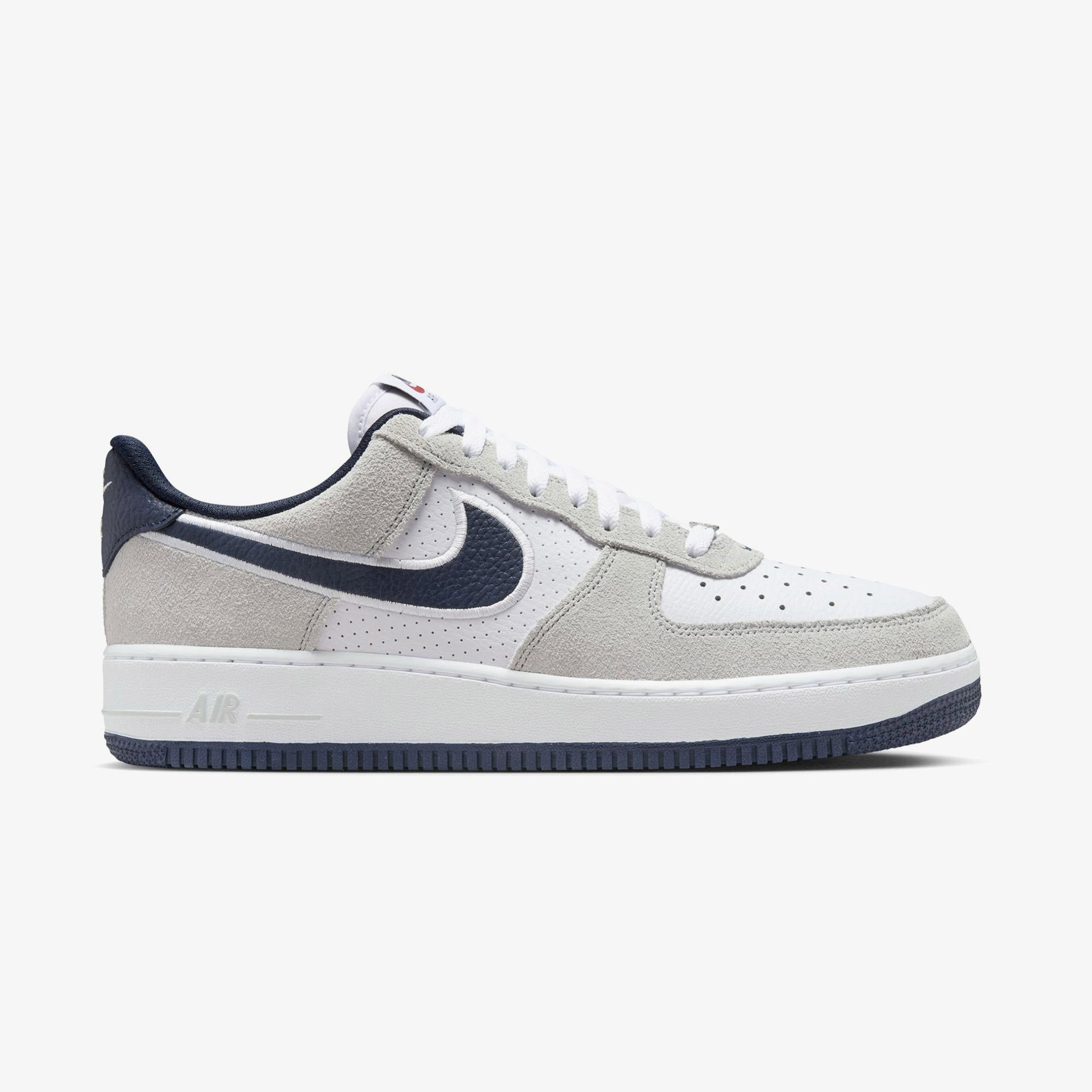Nike Air Force 1 '07 LV8 Erkek Beyaz Spor Ayakkabı