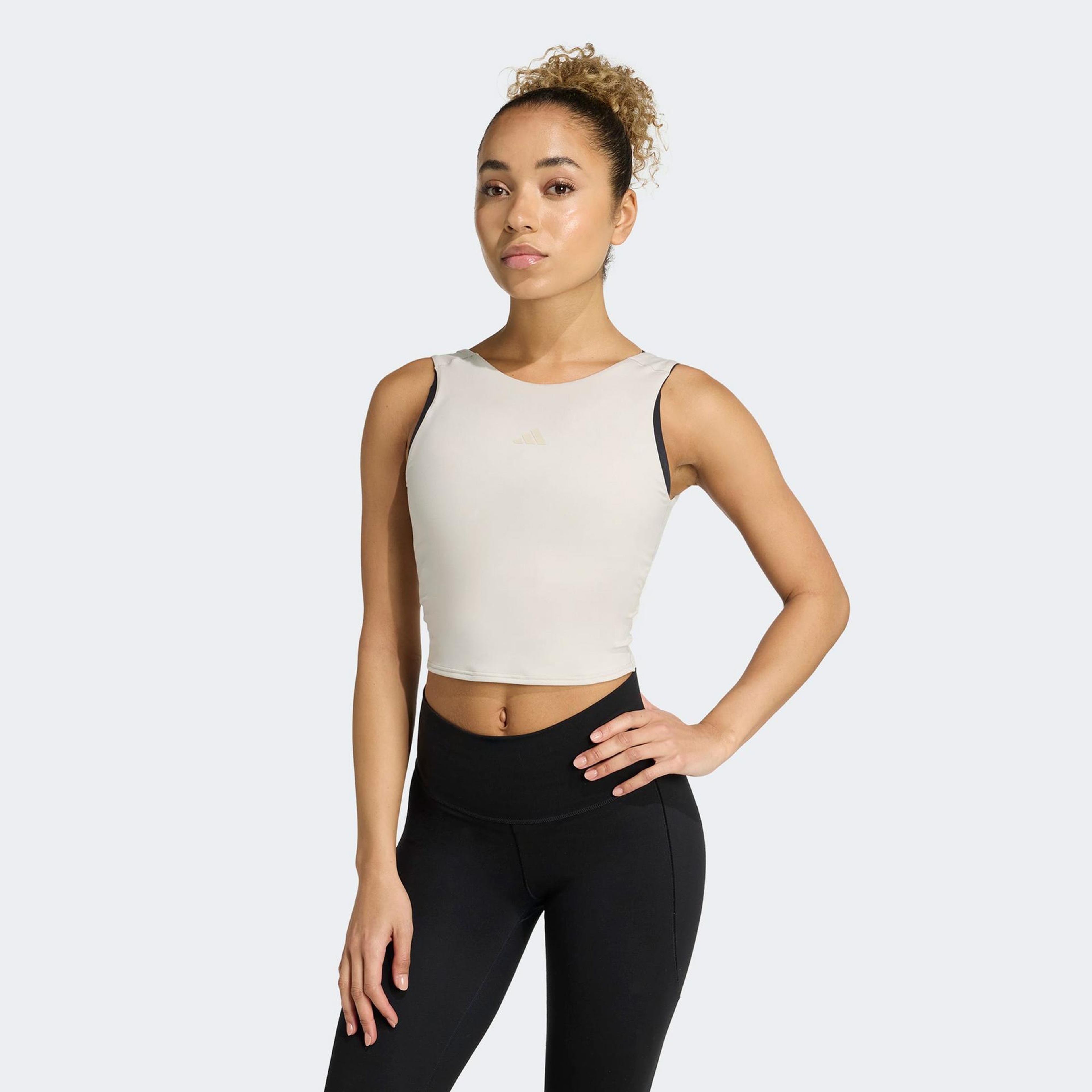 adidas Yoga Motion Kadın Bej Crop T-Shirt