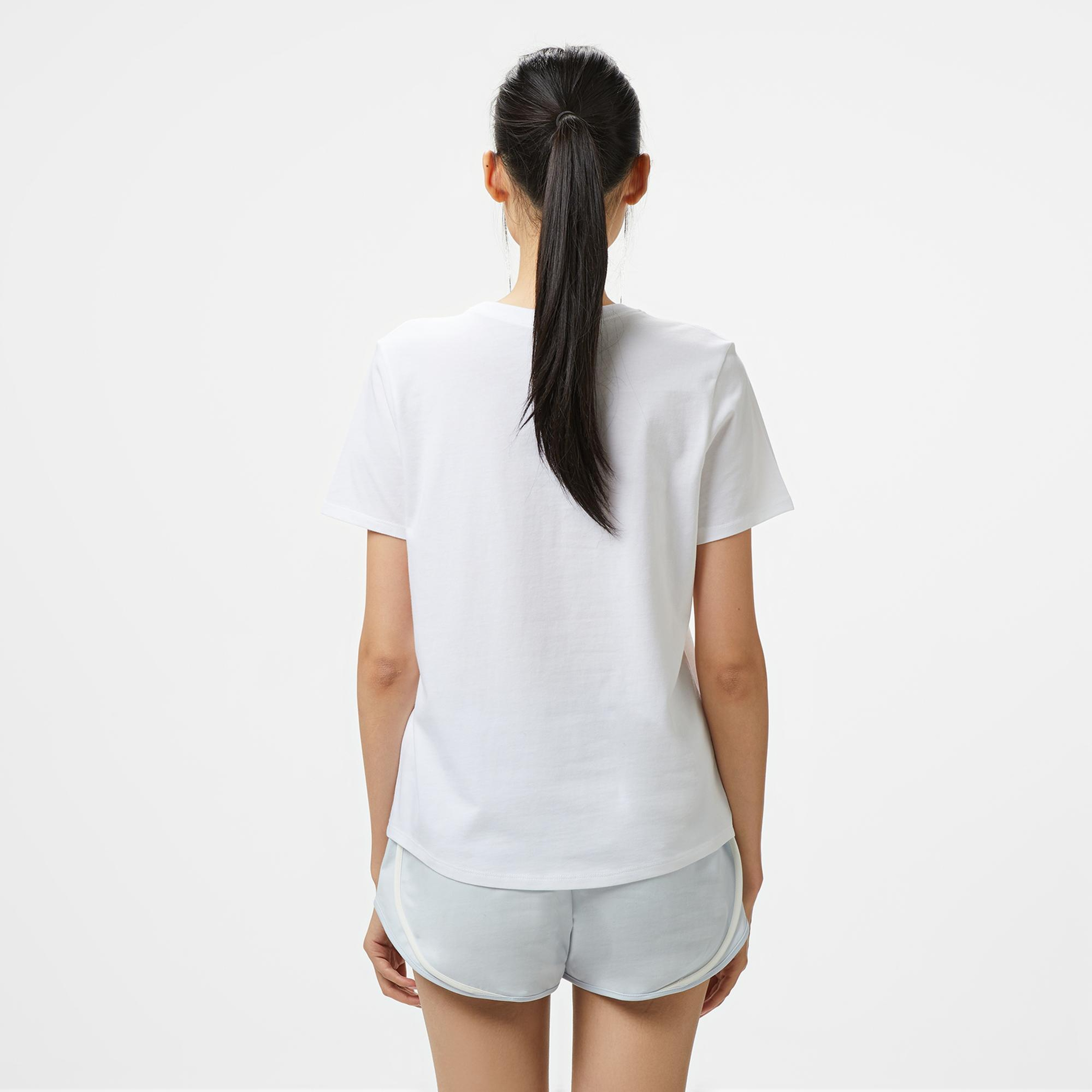 Nike Sportswear Essential Icon Futura Kadın Beyaz T-Shirt