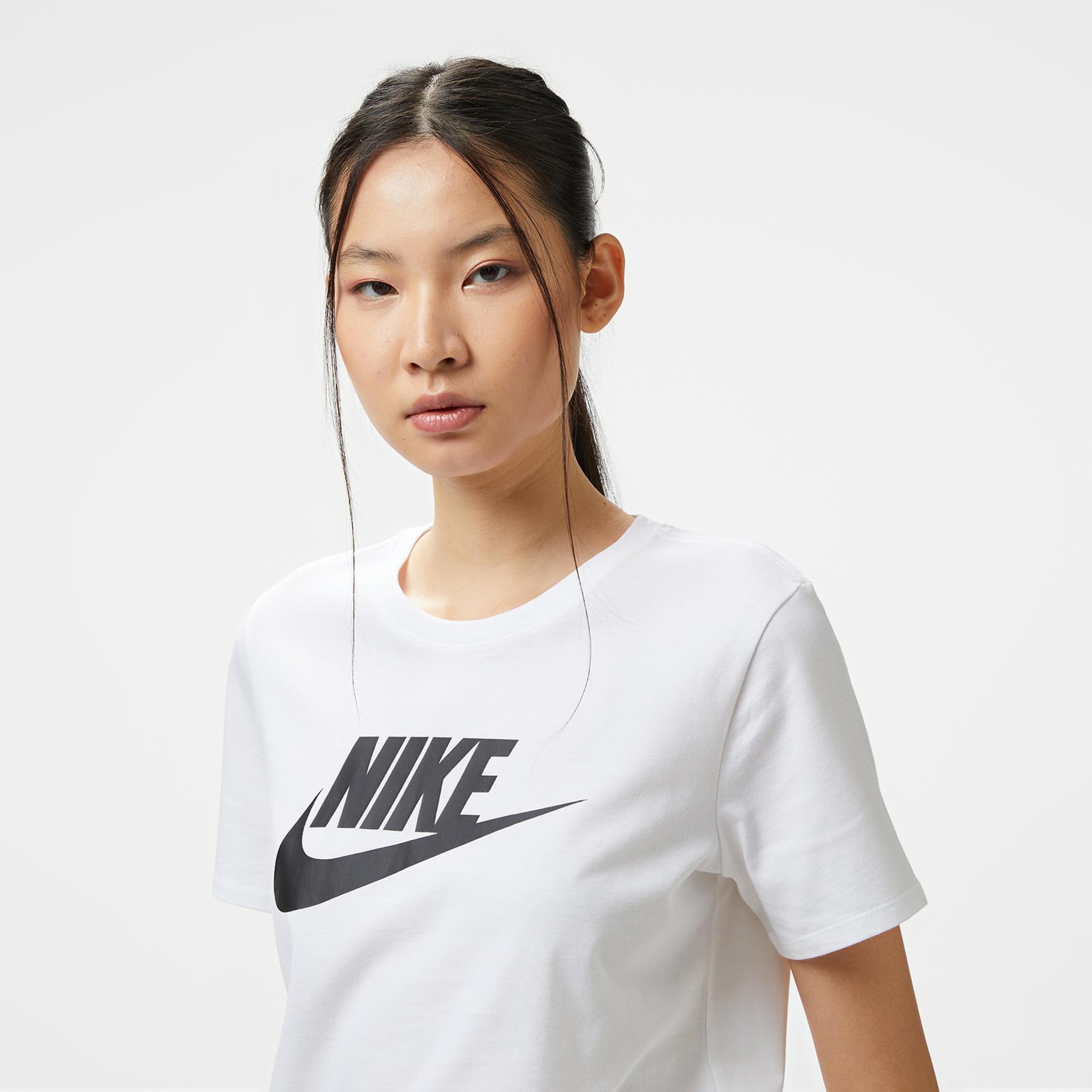 Nike Sportswear Essential Icon Futura Kadın Beyaz T-Shirt