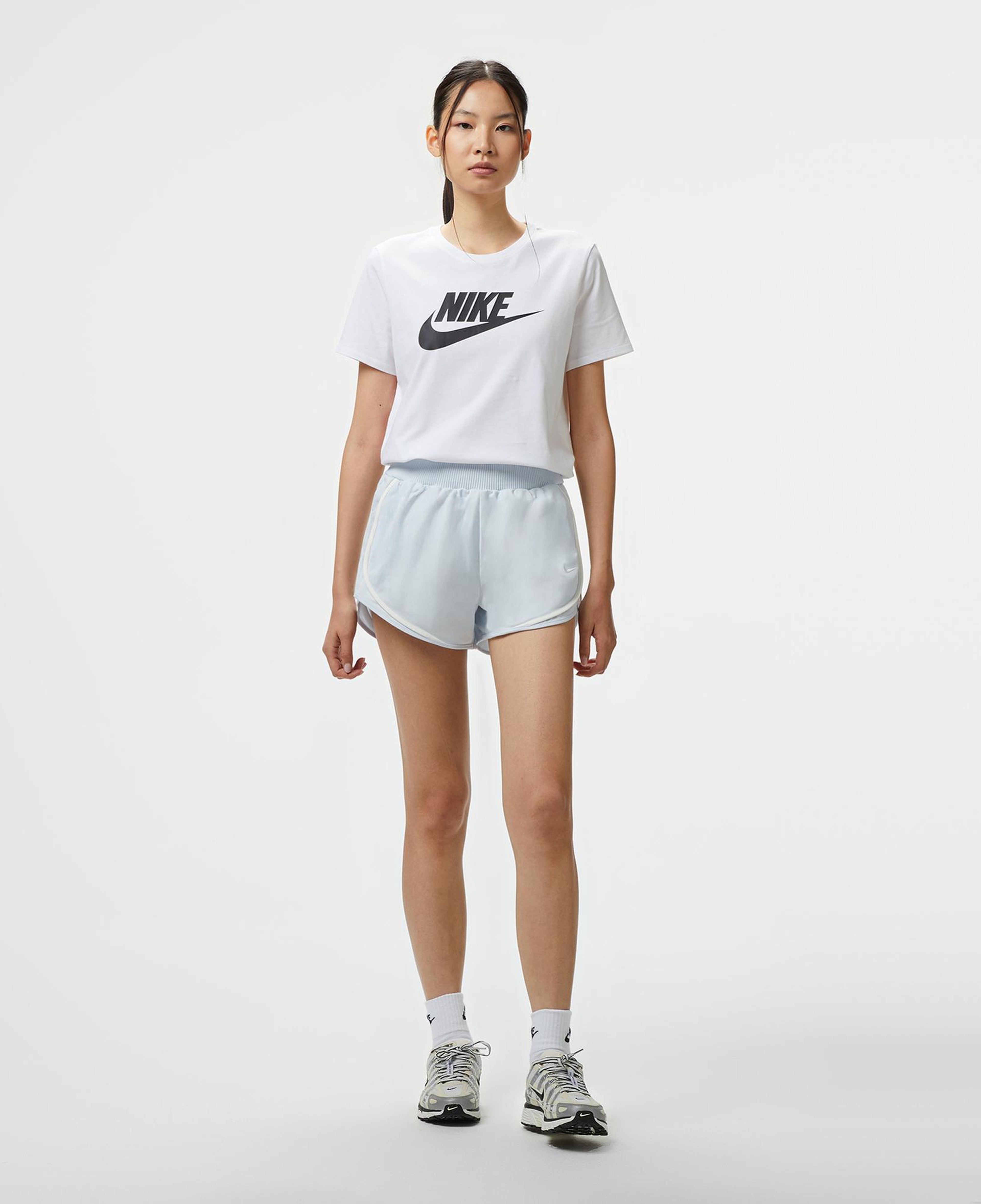 Nike Sportswear Essential Icon Futura Kadın Beyaz T-Shirt