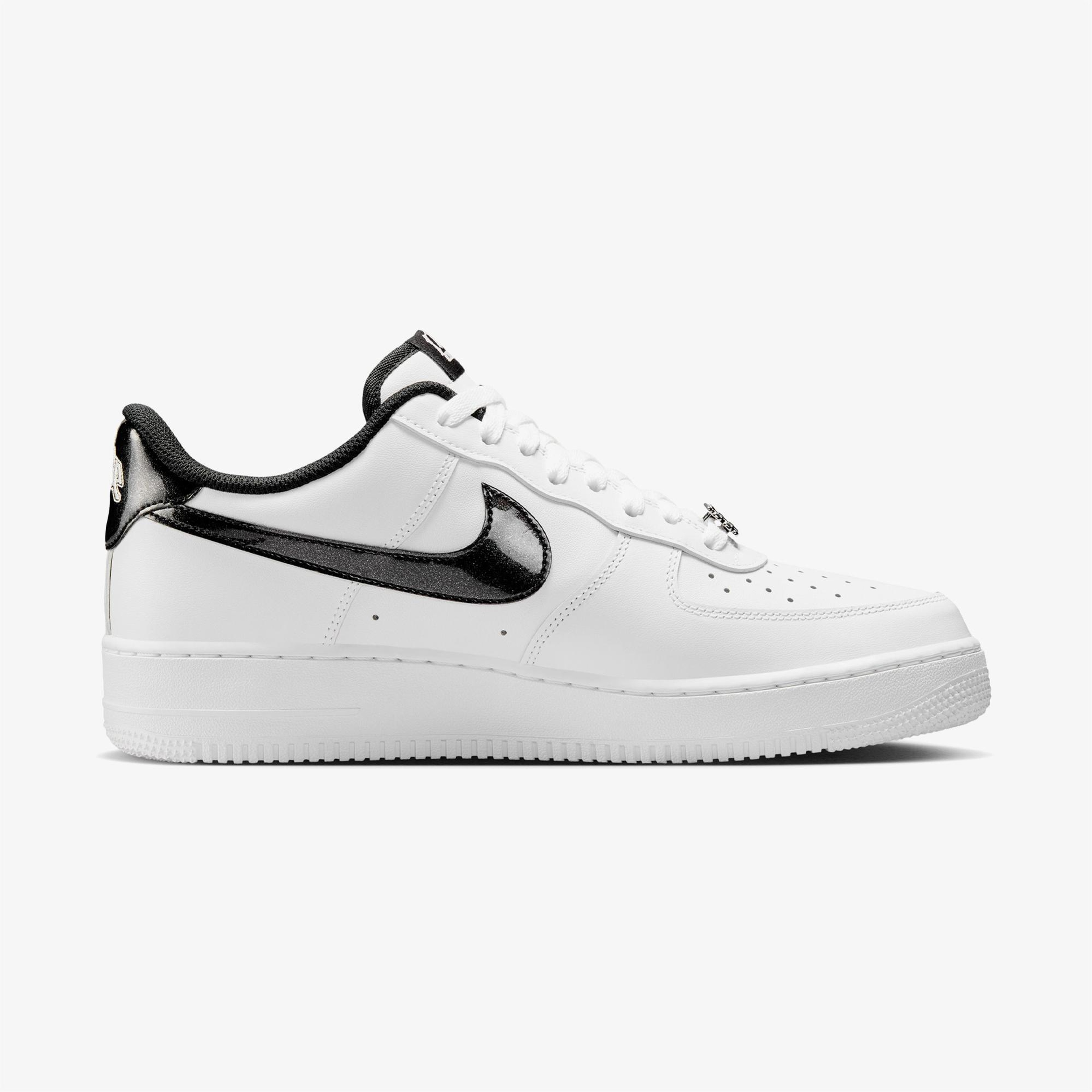 Nike Air Force 1 '07 LV8 Erkek Beyaz Spor Ayakkabı