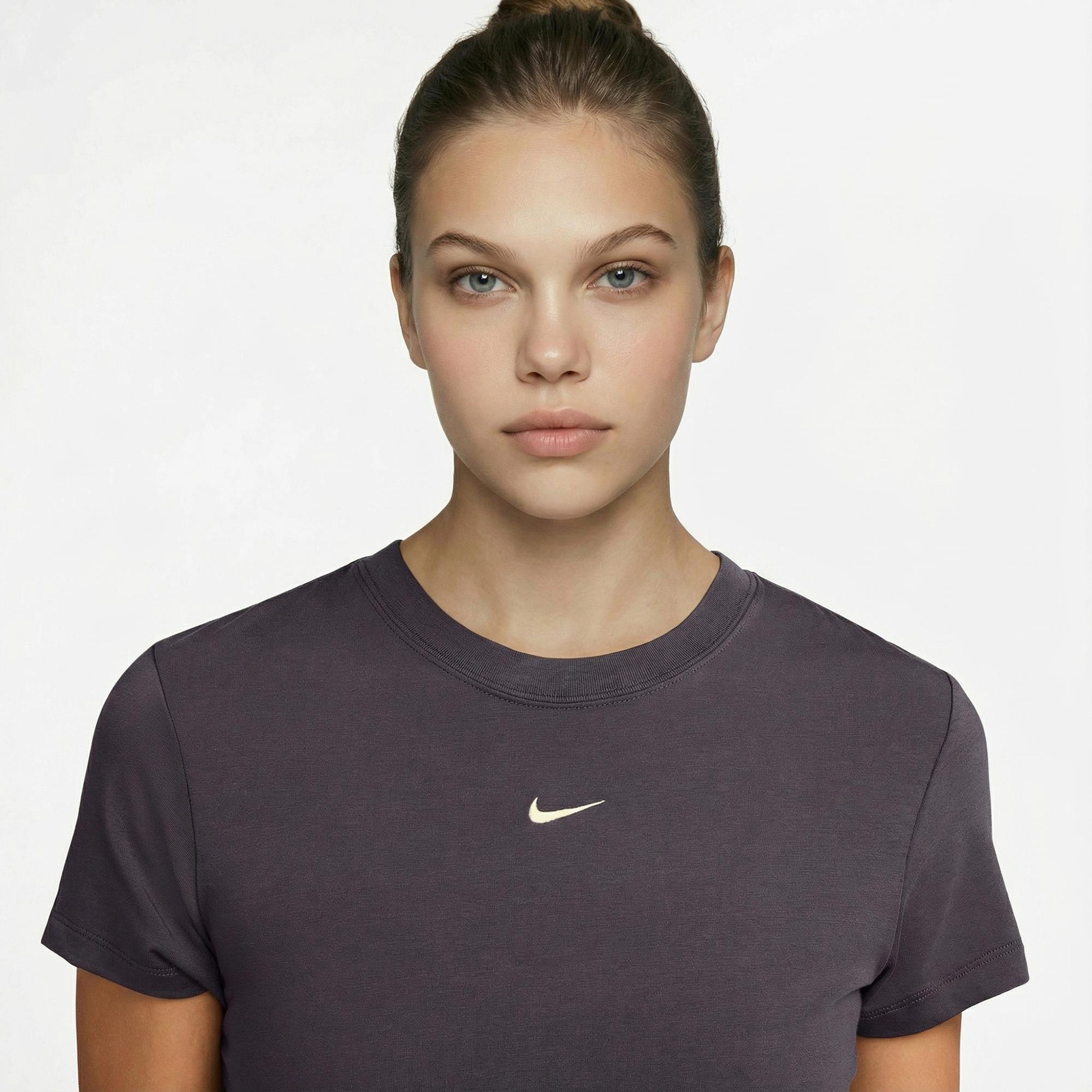 Nike Sportswear Chill Knit Kadın Gri Crop T-Shirt