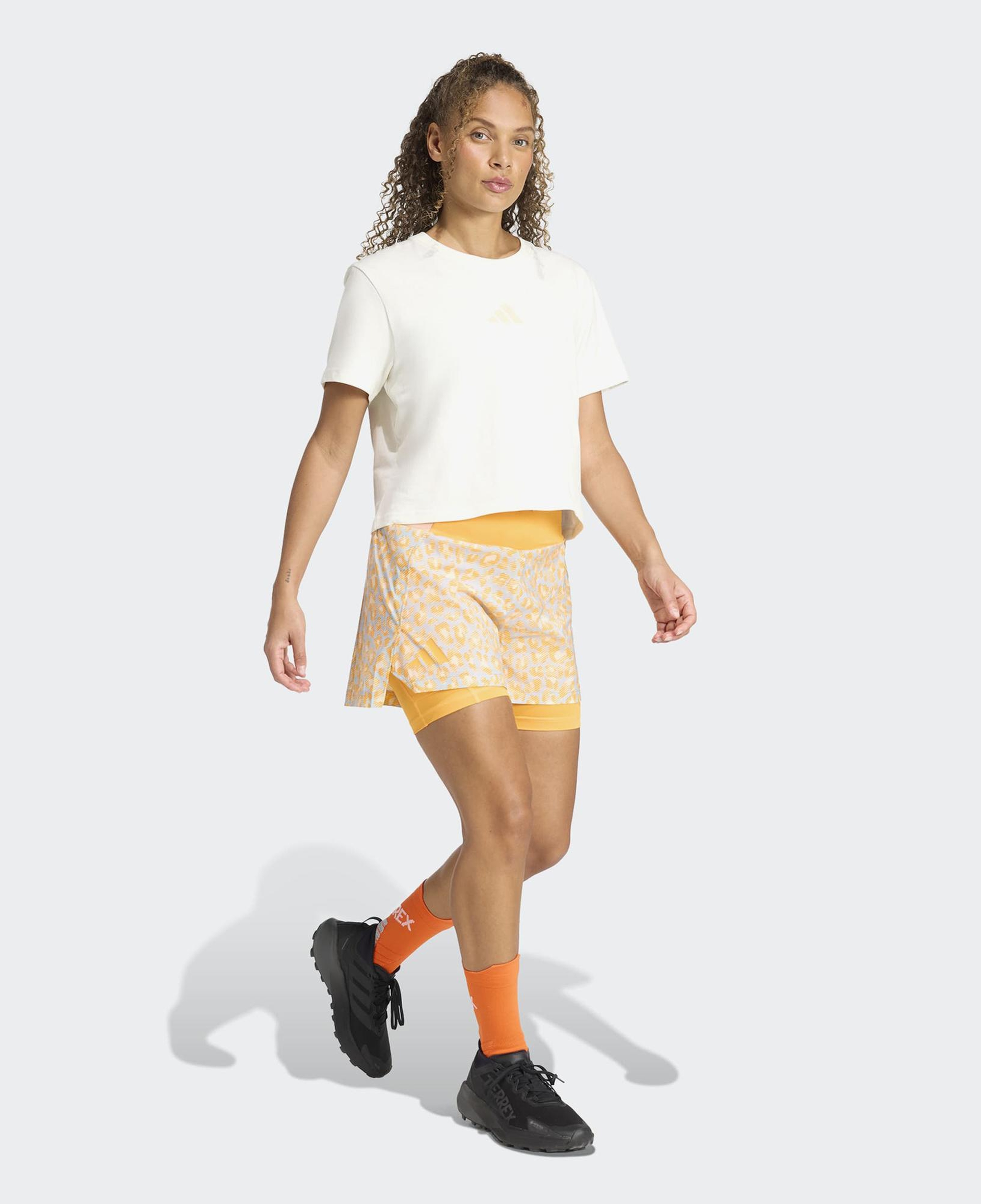 adidas Terrex Multi Meadow Pack Kadın Beyaz Crop T-Shirt