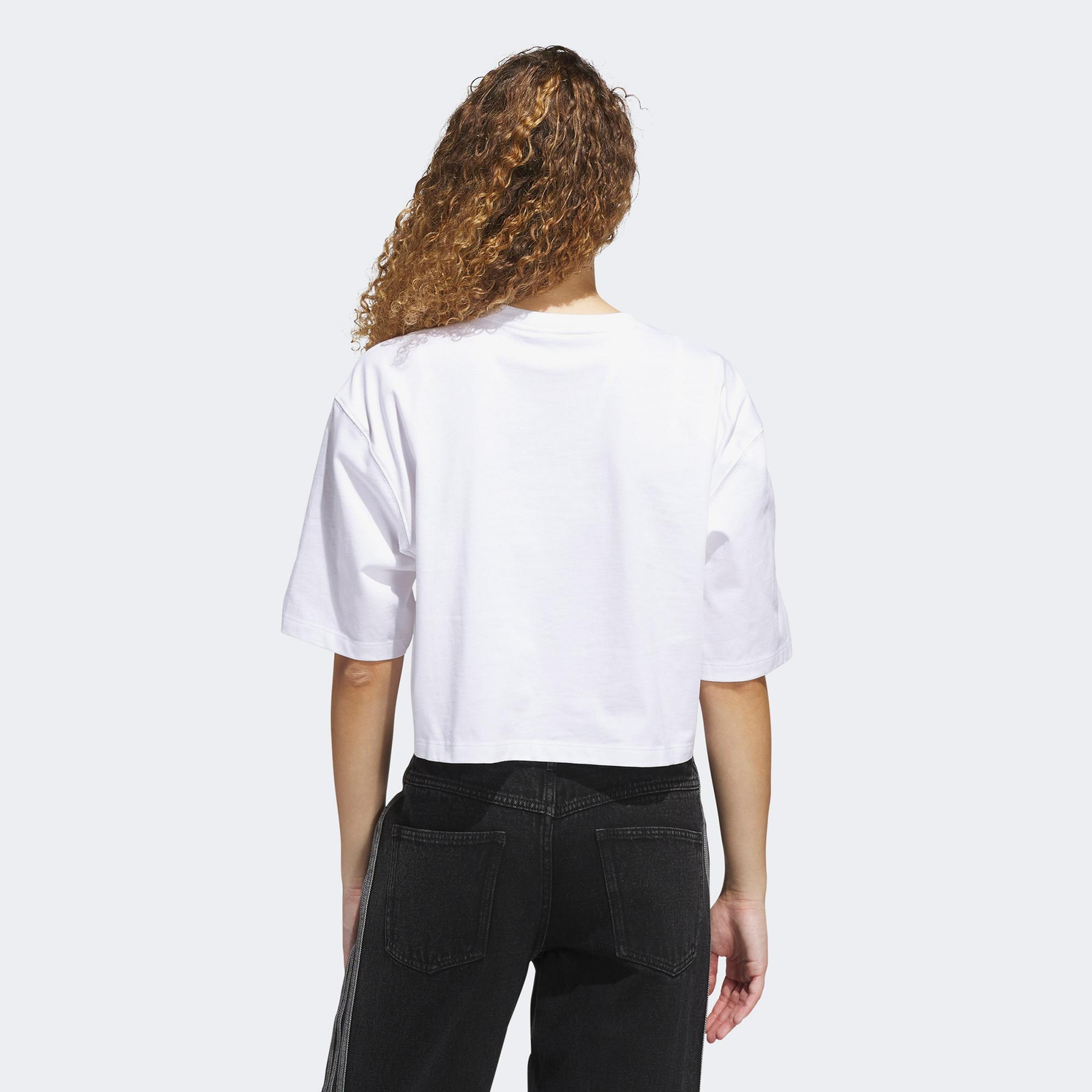 adidas Essentials Kadın Beyaz Crop T-Shirt