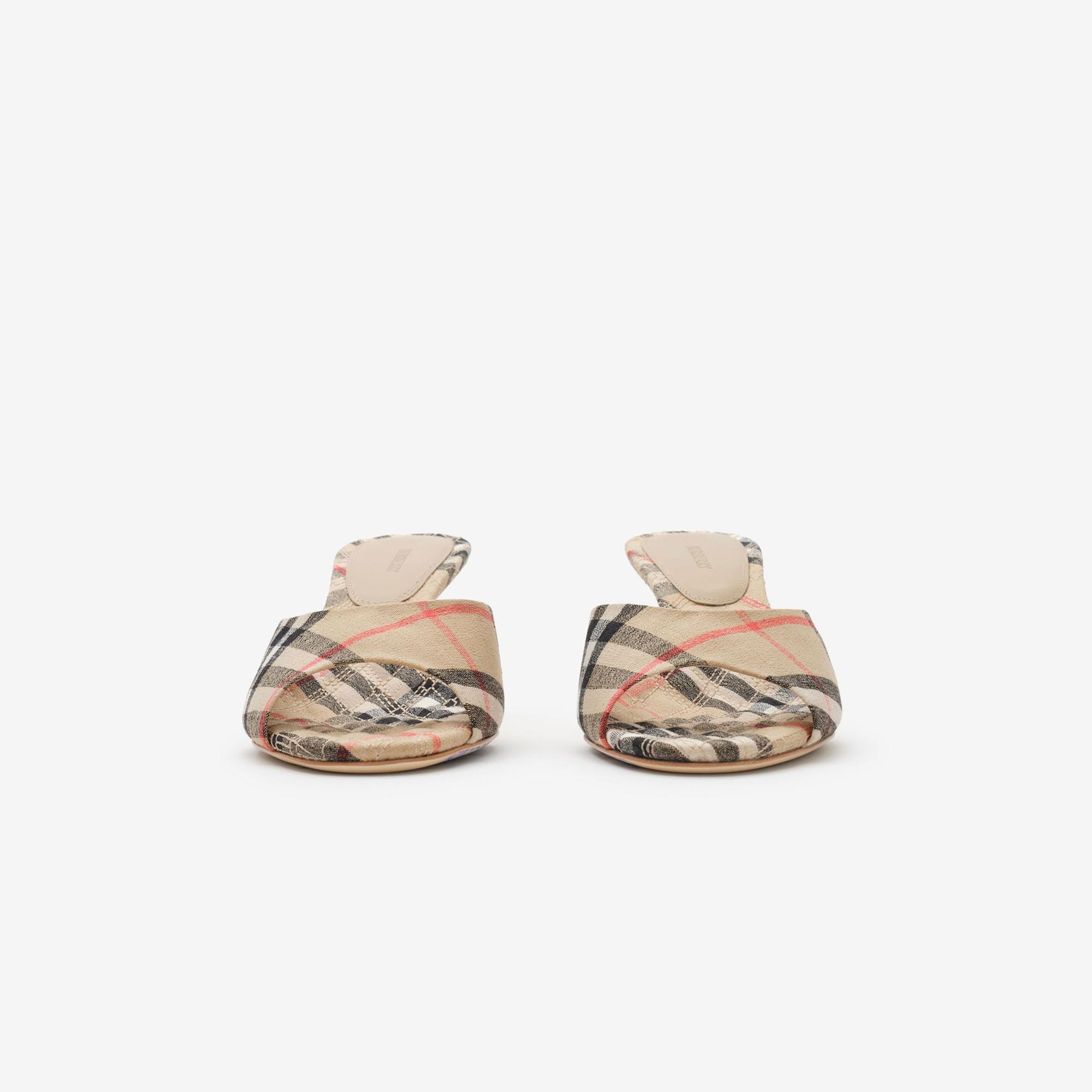 Burberry Check Mews Low Kadın Bej Sandalet