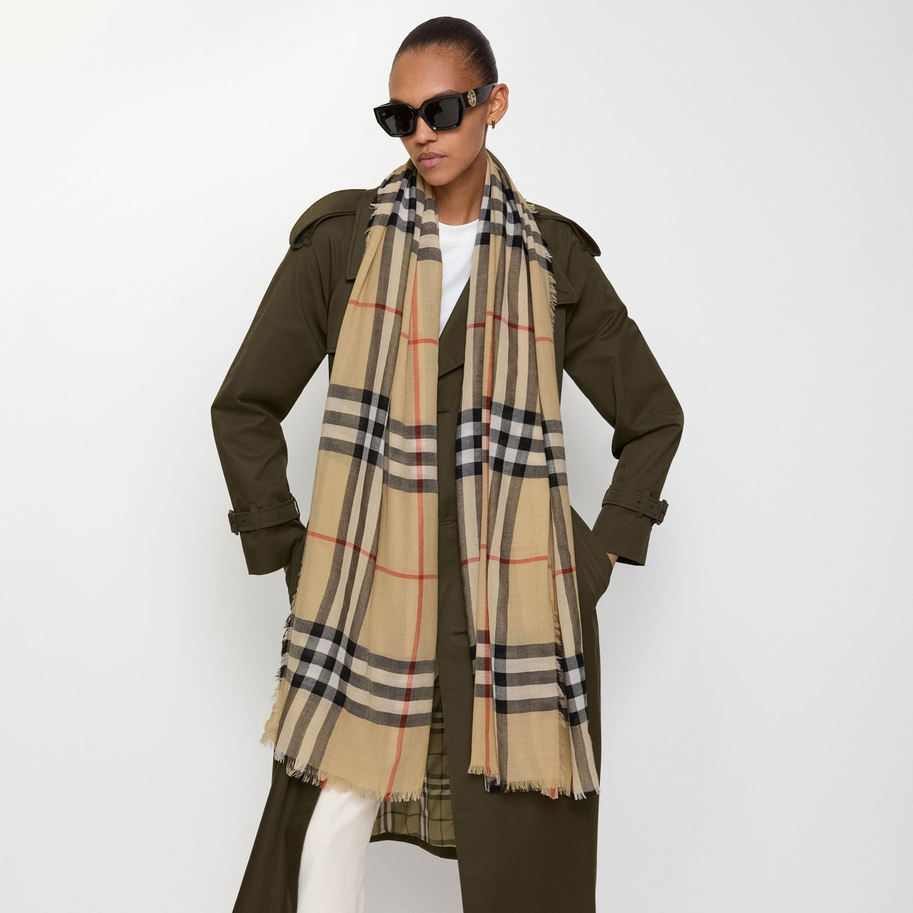 Burberry Check Wool Kadın Bej Atkı