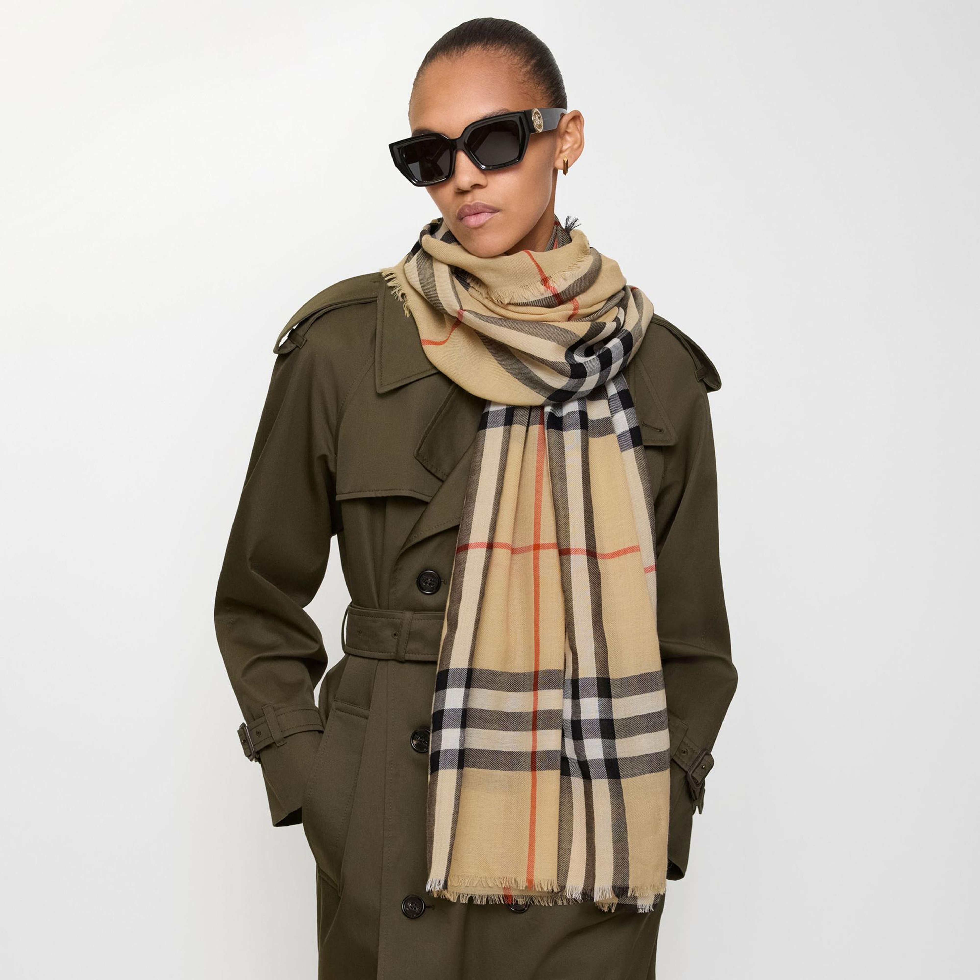 Burberry Check Wool Kadın Bej Atkı