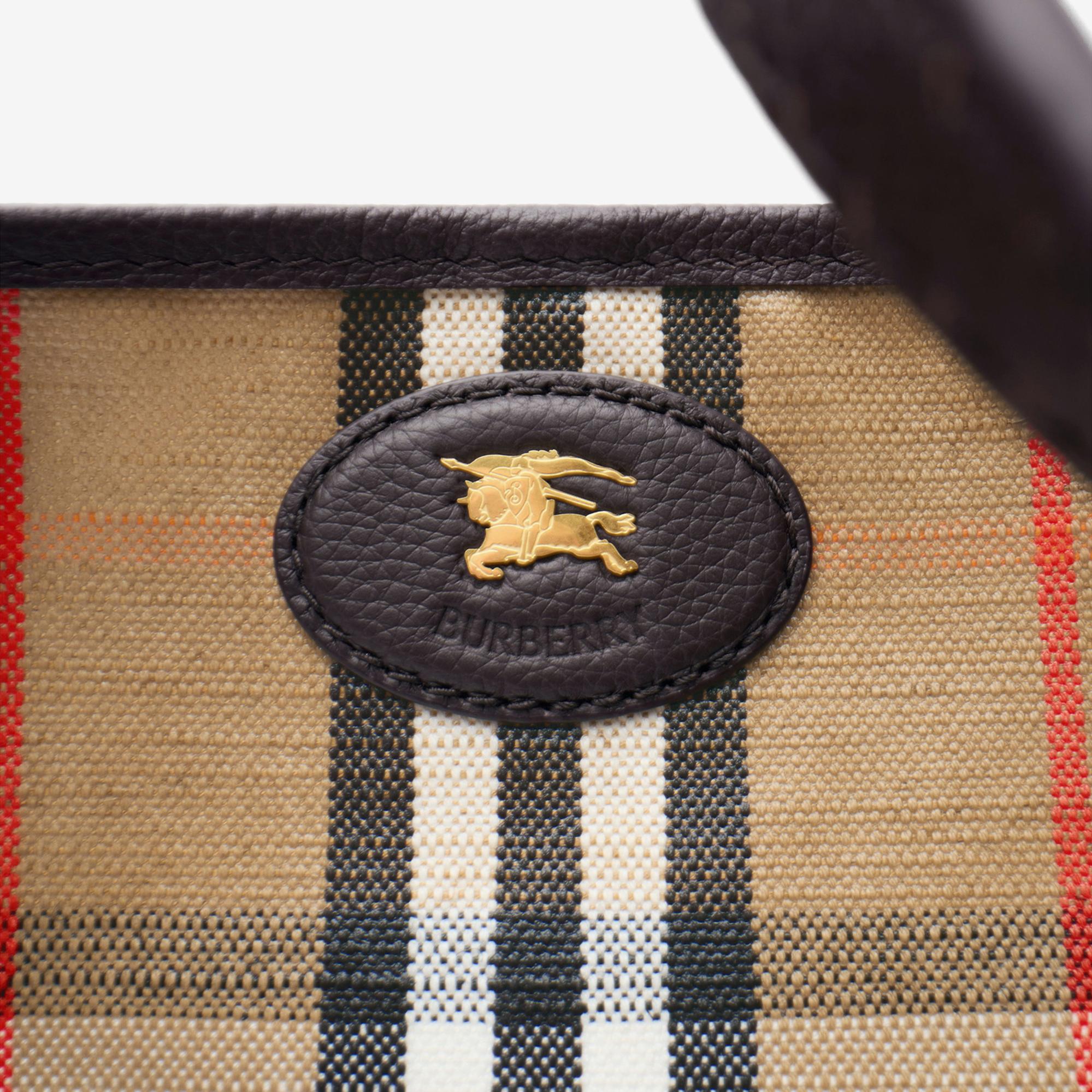 Burberry Medium Highlands Kadın Bej Tote Çanta